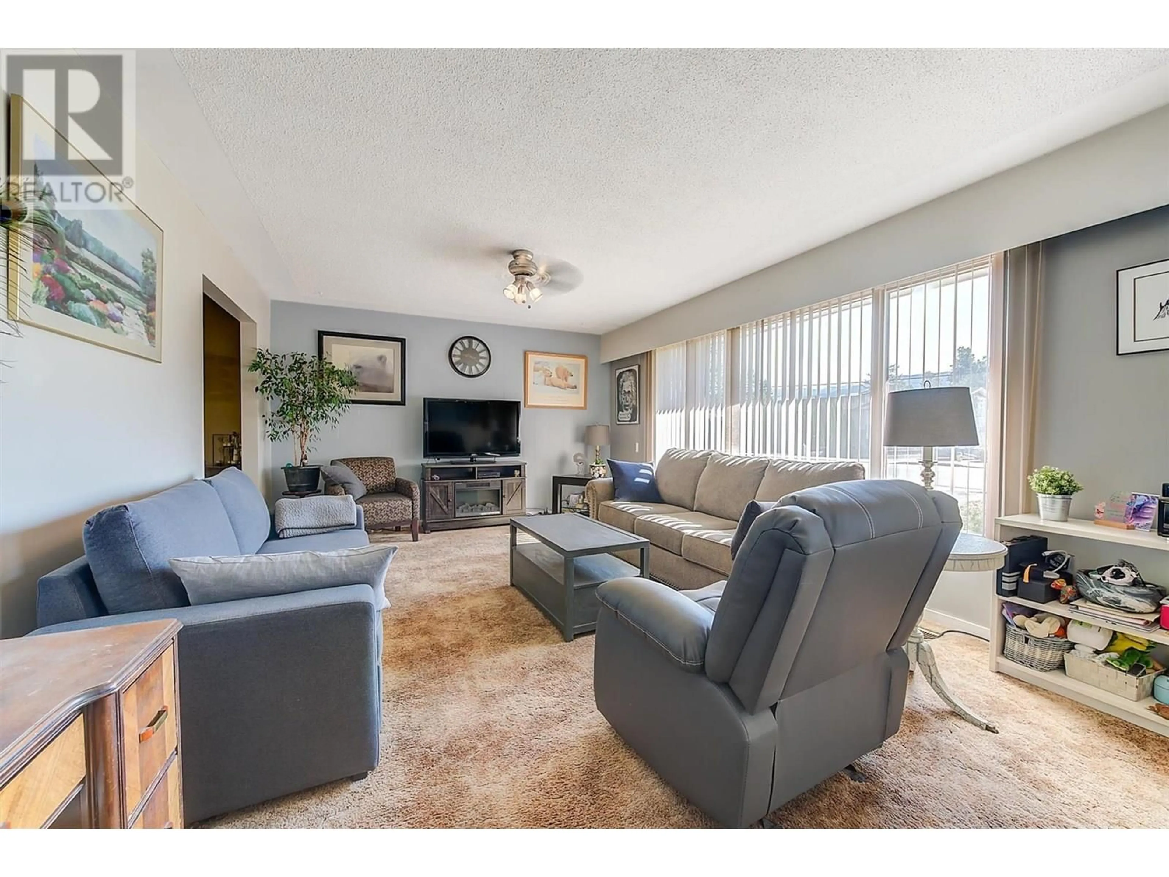 Living room with furniture, unknown for 280 DOUGALL ROAD SOUTH, Kelowna British Columbia V1X3J6