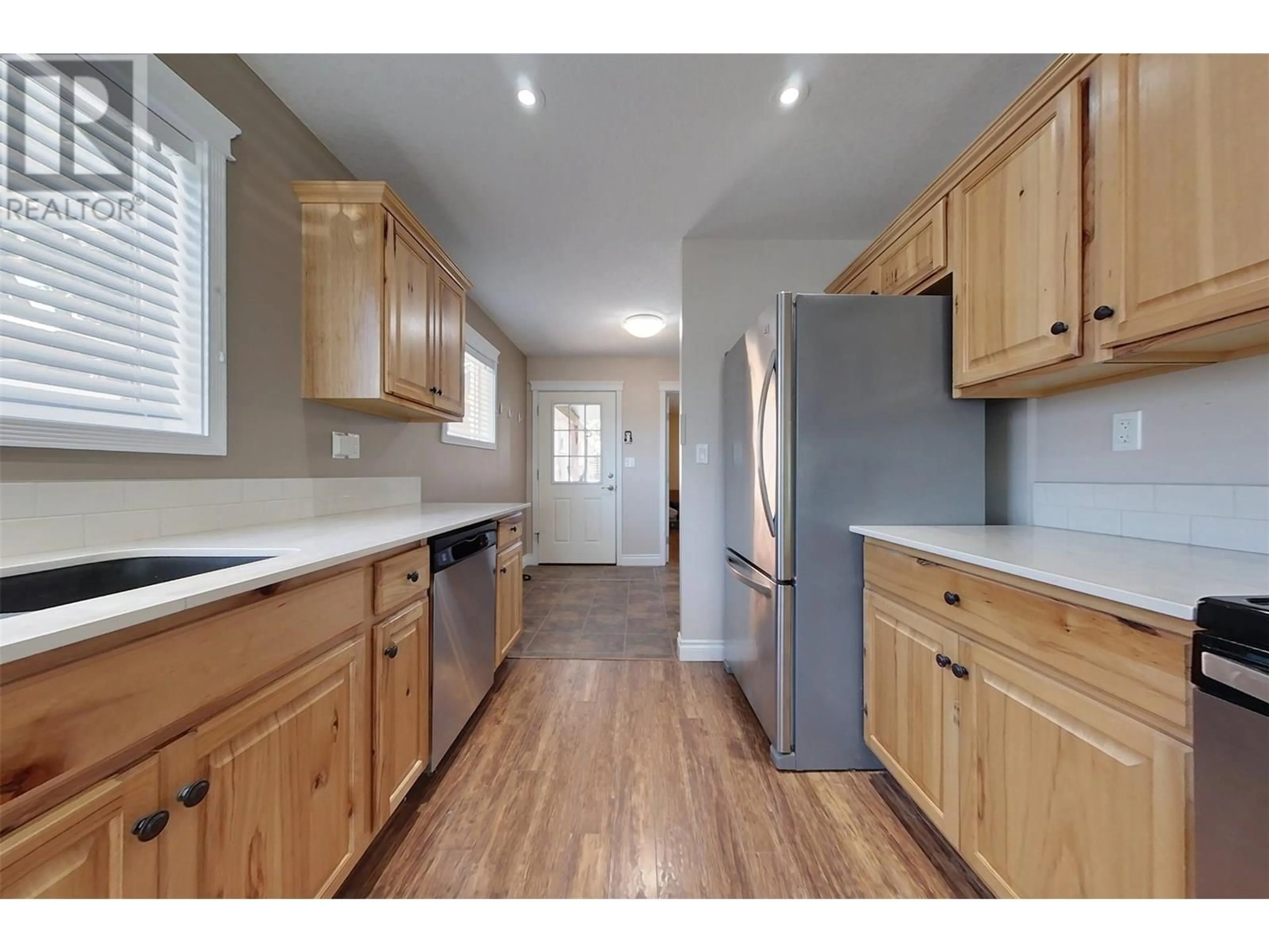 Standard kitchen, wood/laminate floor for 415 16TH AVENUE NORTH, Creston British Columbia V0B1G5
