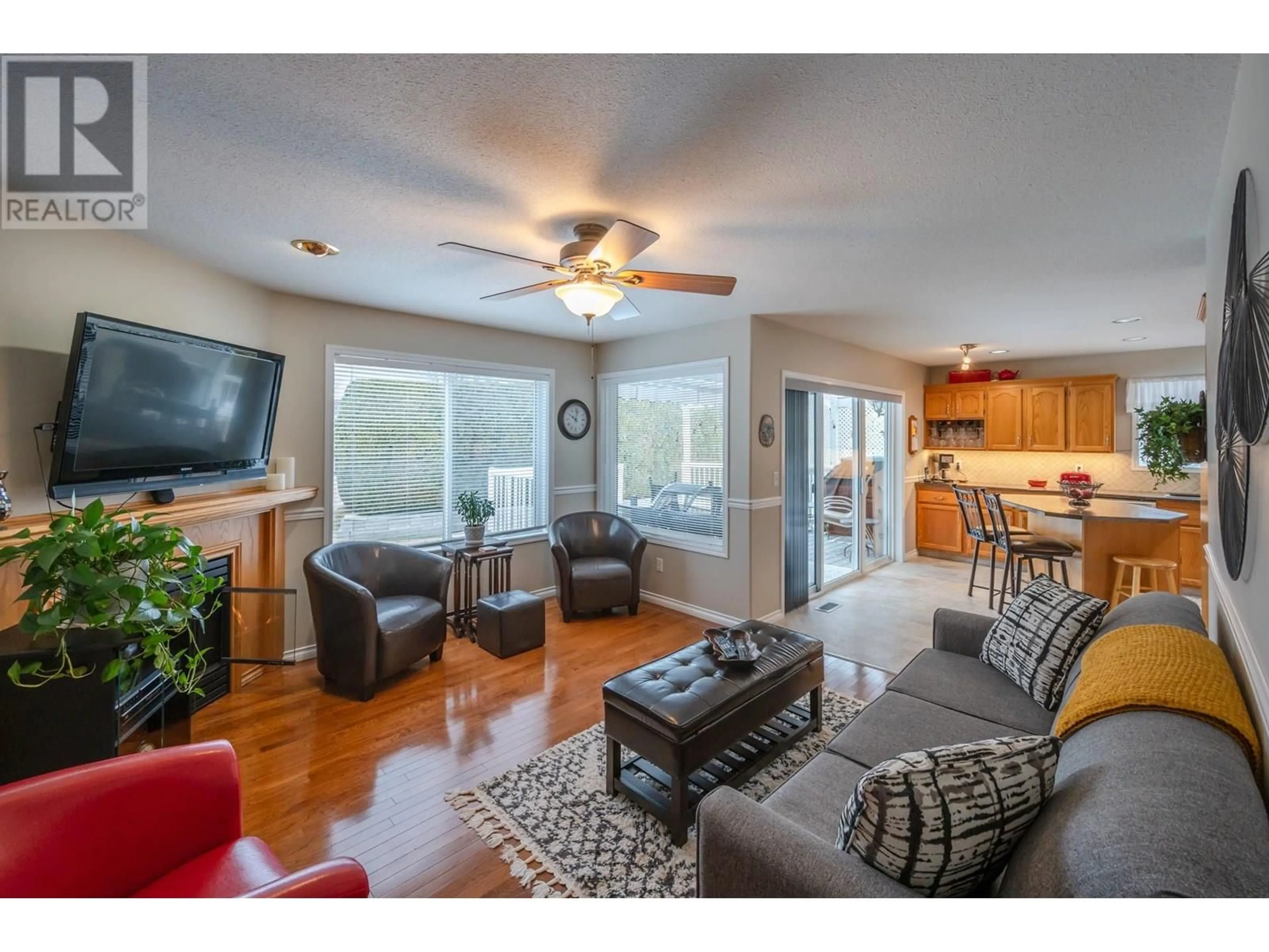 Living room with furniture, unknown for 445 RIDGE PLACE, Penticton British Columbia V2A8N7