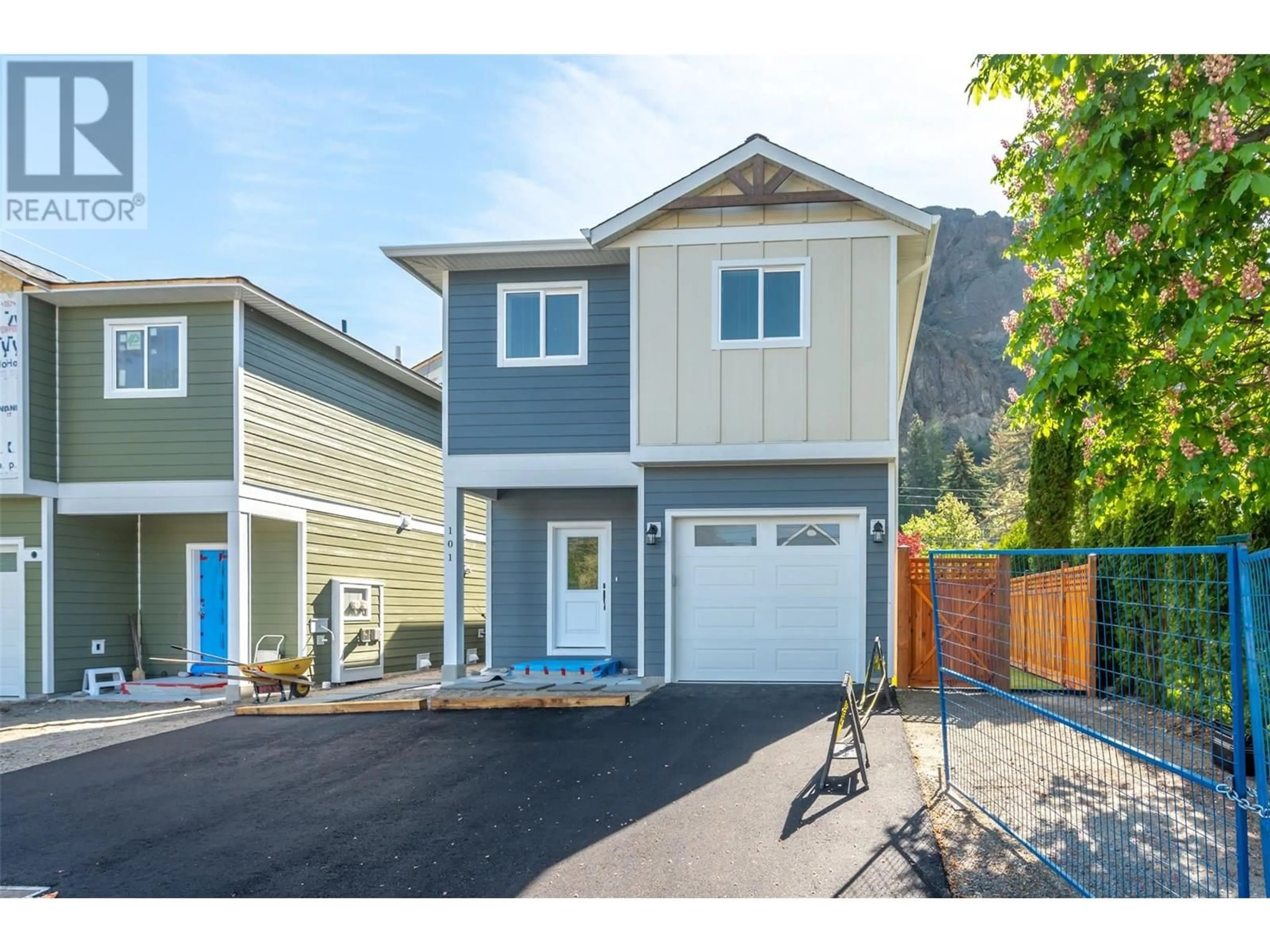 Home with vinyl exterior material, street for 101 - 11612 VICTORIA ROAD SOUTH, Summerland British Columbia V0H1Z2