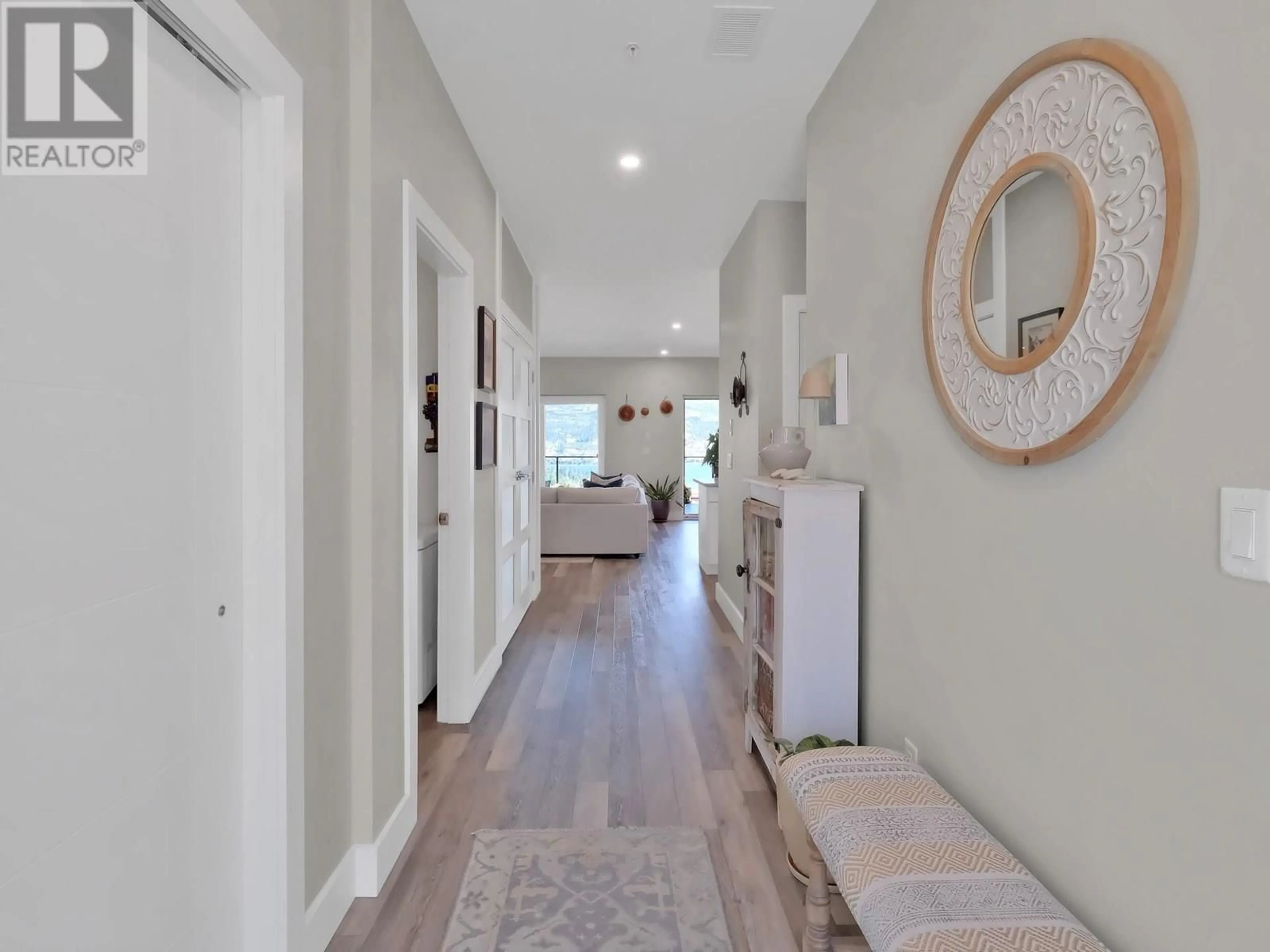 Indoor entryway for 132 - 100 VISTA WAY, Penticton British Columbia V2A0B3