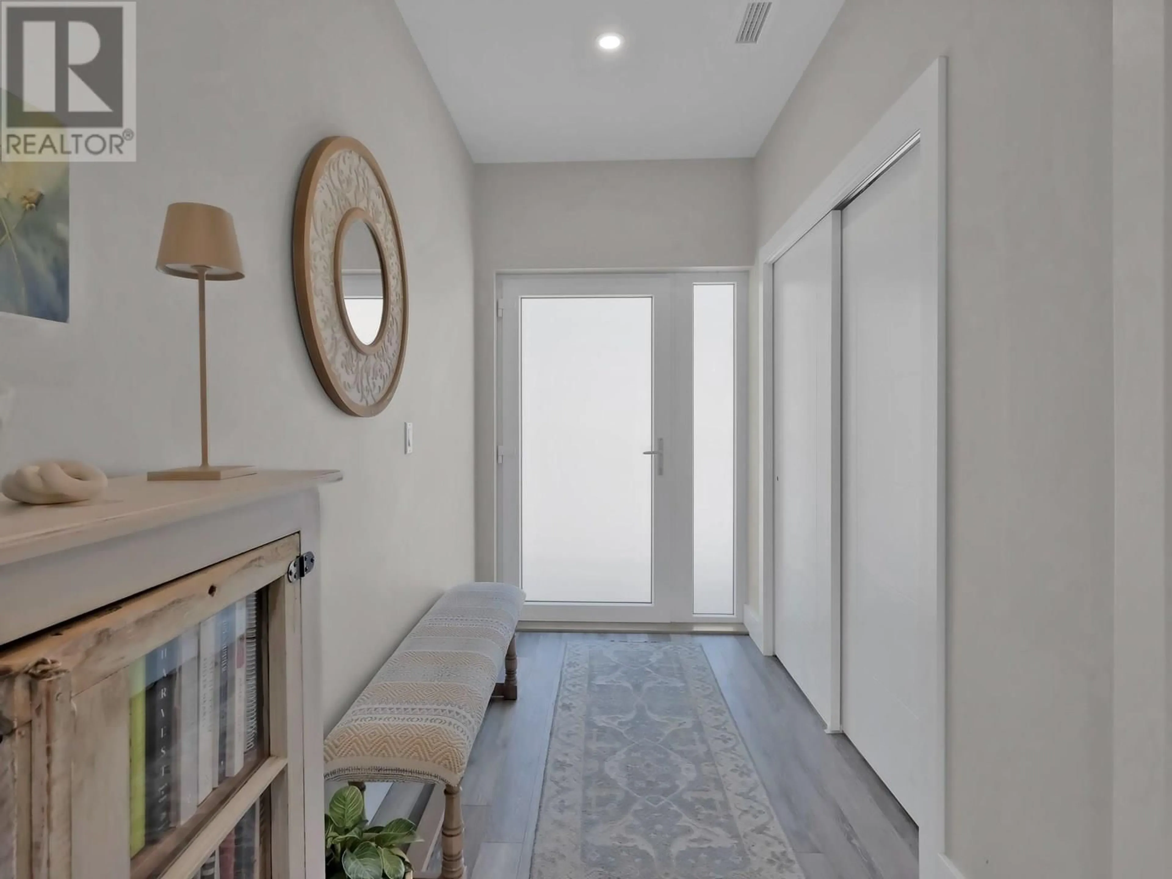 Indoor entryway for 132 - 100 VISTA WAY, Penticton British Columbia V2A0B3