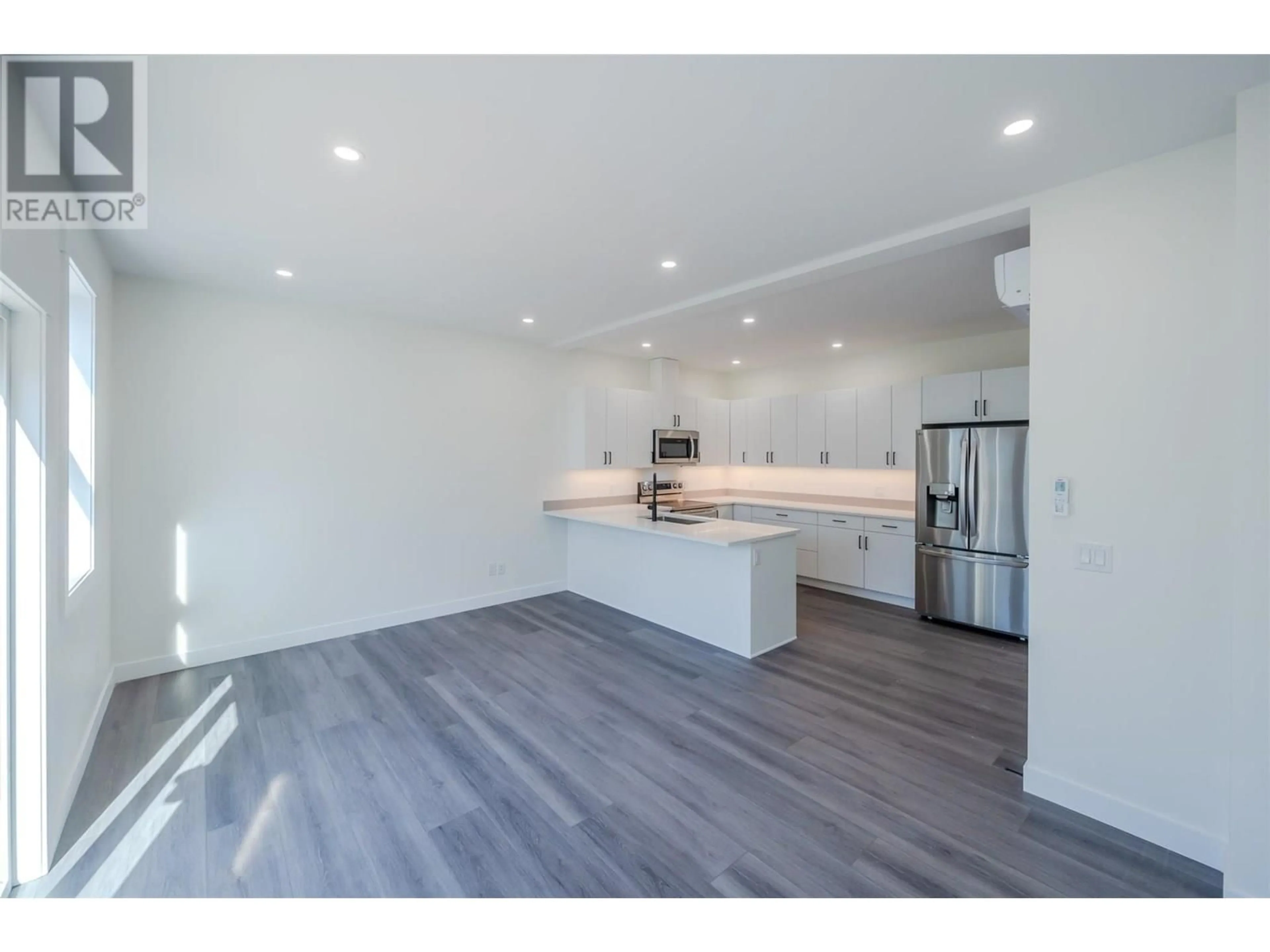 Open concept kitchen, wood/laminate floor for 102 - 11612 VICTORIA ROAD SOUTH, Summerland British Columbia V0H1Z2