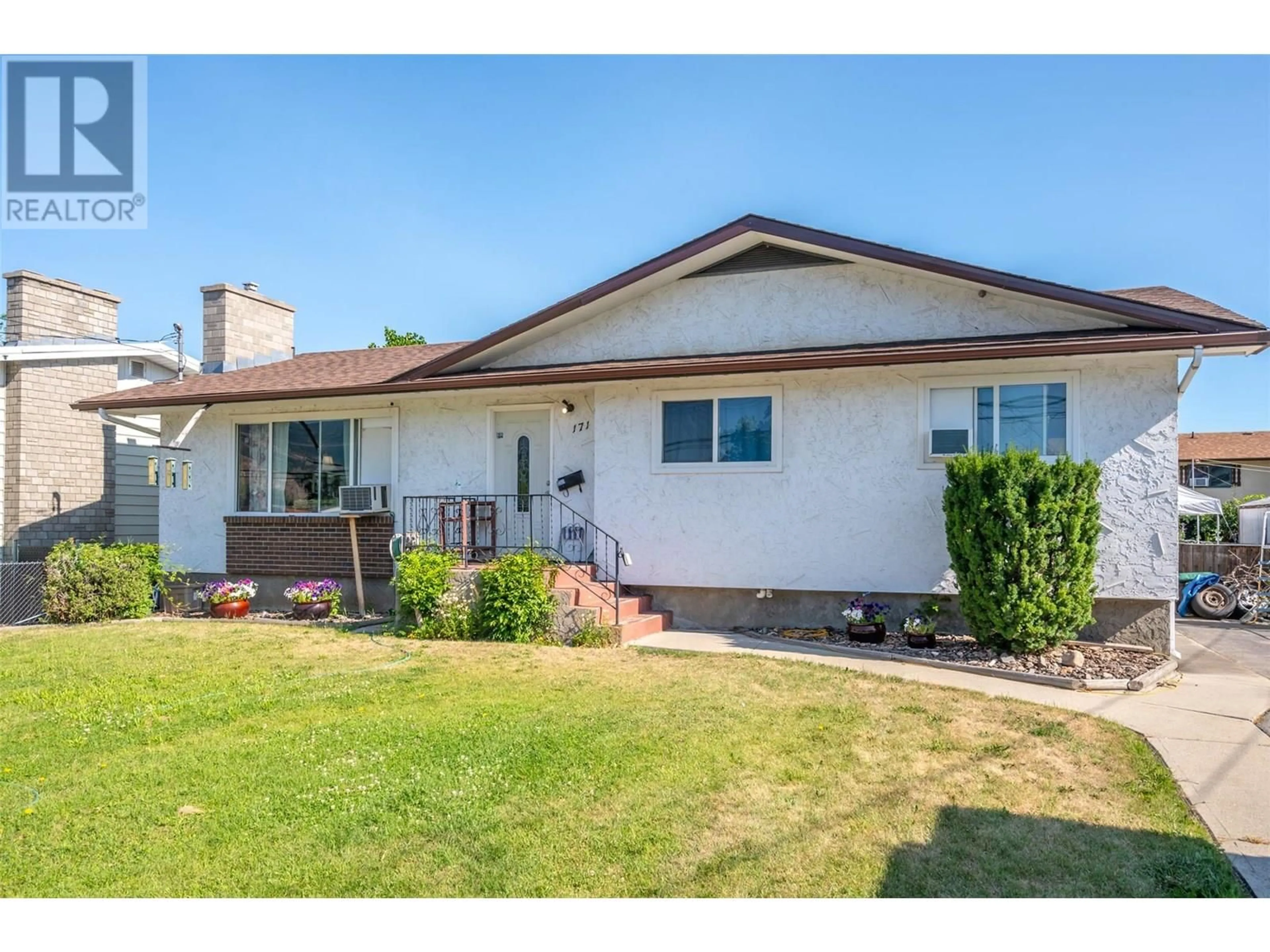 Home with vinyl exterior material, street for 171 HUTH AVENUE, Penticton British Columbia V2A2Z7