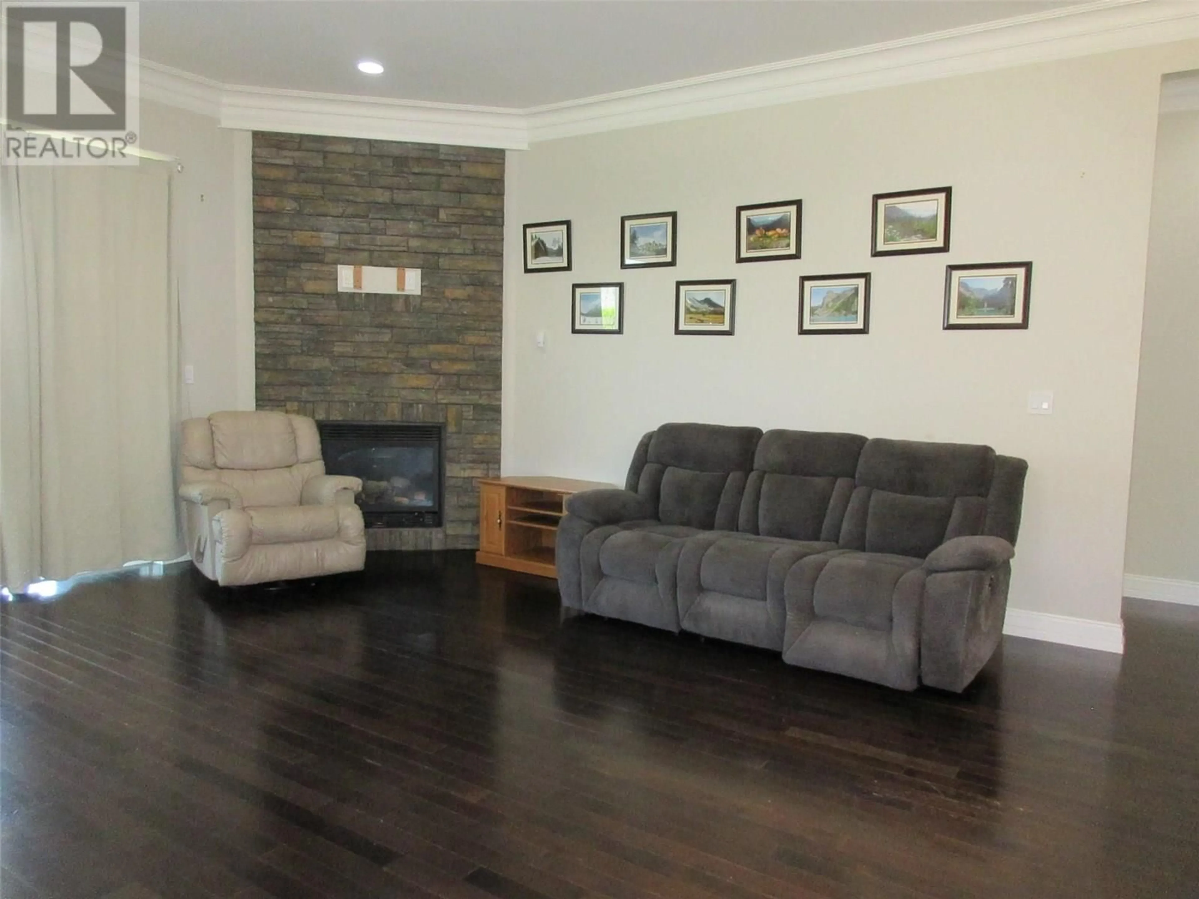 Living room with furniture, wood/laminate floor for 3043 HILTON DRIVE, Merritt British Columbia V1K0B2