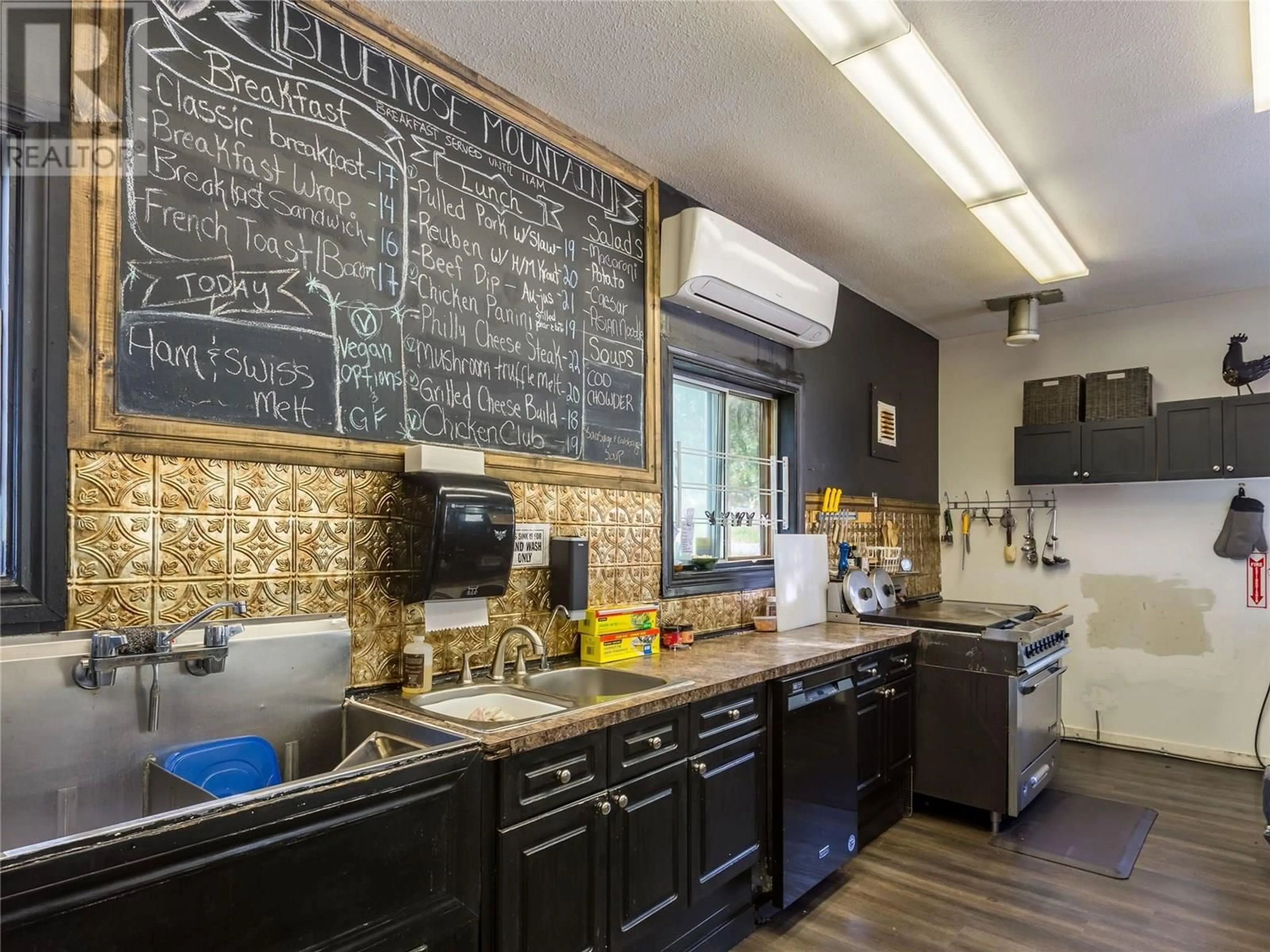 Standard kitchen, unknown for 6342 6 HIGHWAY, Coldstream British Columbia V1B3C7