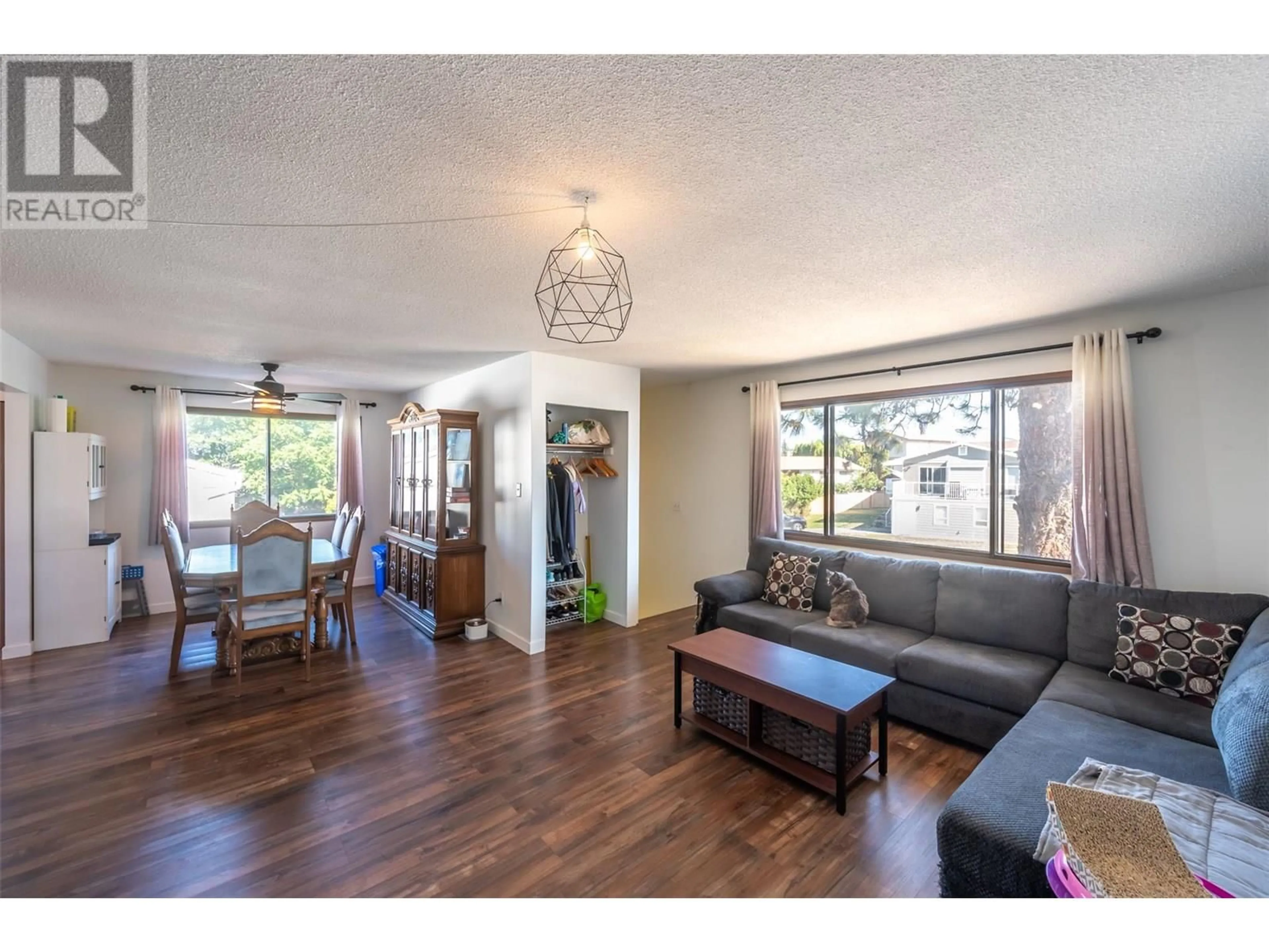Living room with furniture, wood/laminate floor for 546 BALSAM AVENUE, Penticton British Columbia V2A7v1