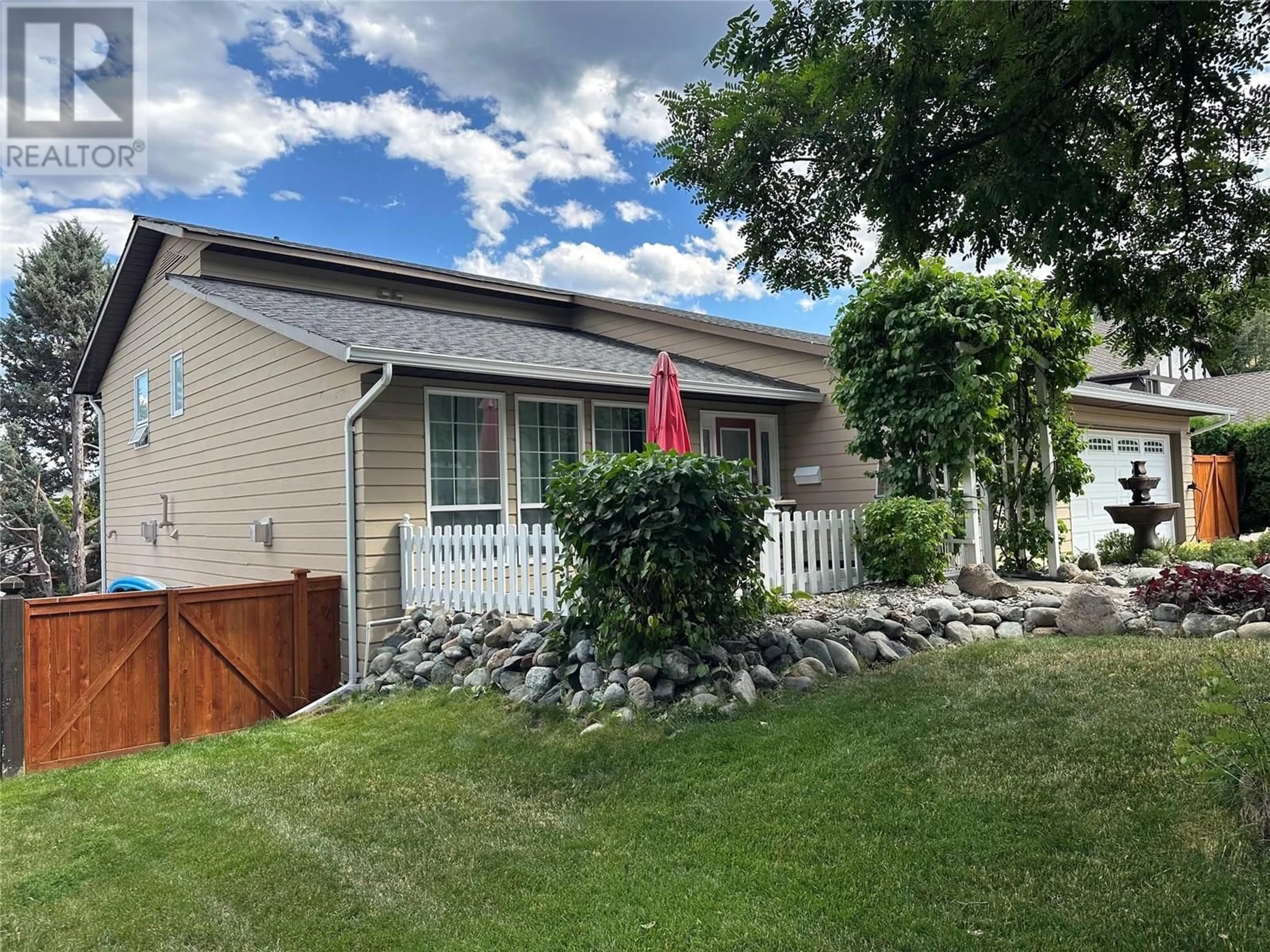 A pic from outside/outdoor area/front of a property/back of a property/a pic from drone, unknown for 2275 MACINTYRE PLACE, Kamloops British Columbia V1S1H7
