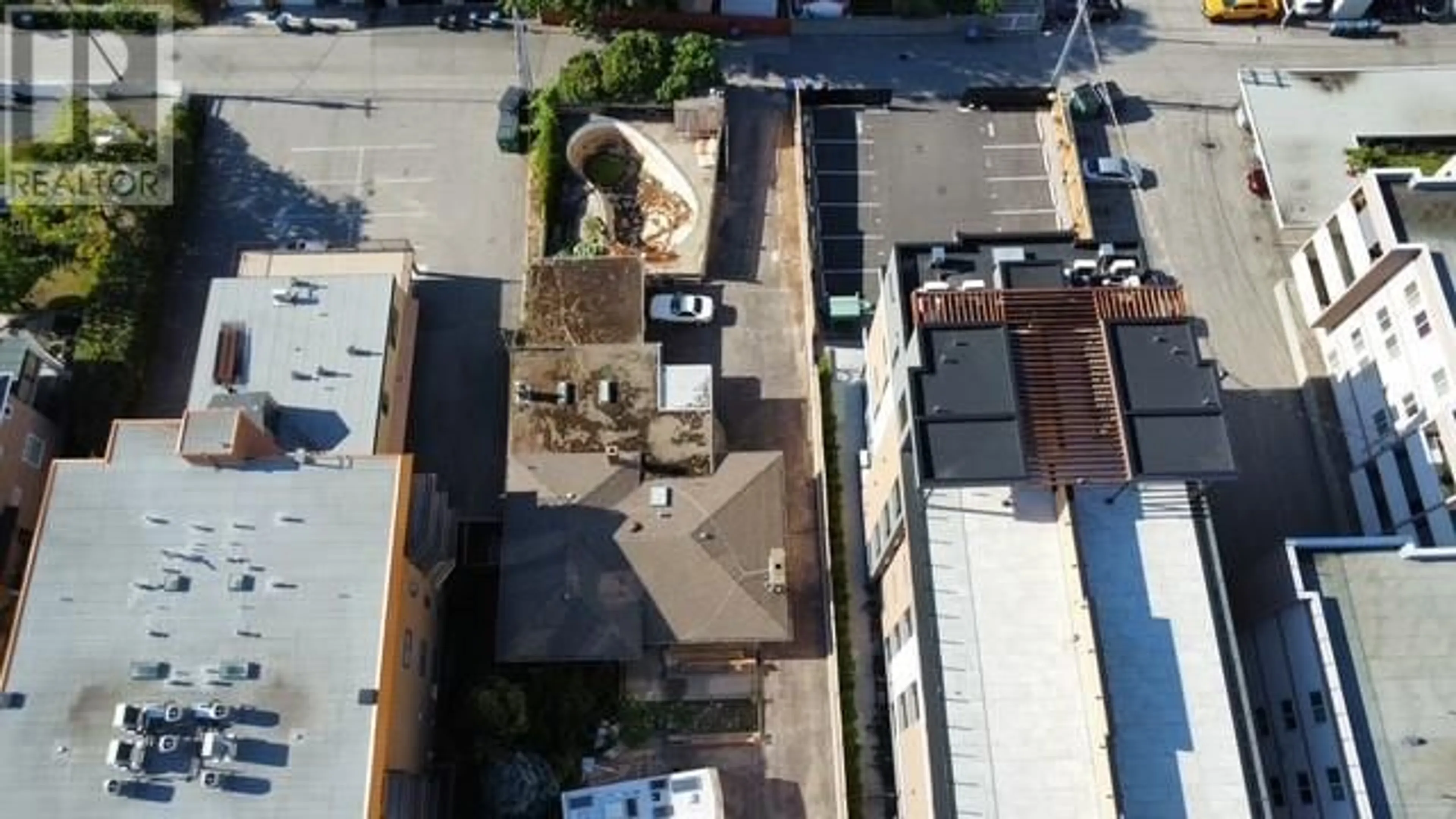 A pic from outside/outdoor area/front of a property/back of a property/a pic from drone, city buildings view from balcony for 594 LAKESHORE DRIVE, Penticton British Columbia V2A1B9