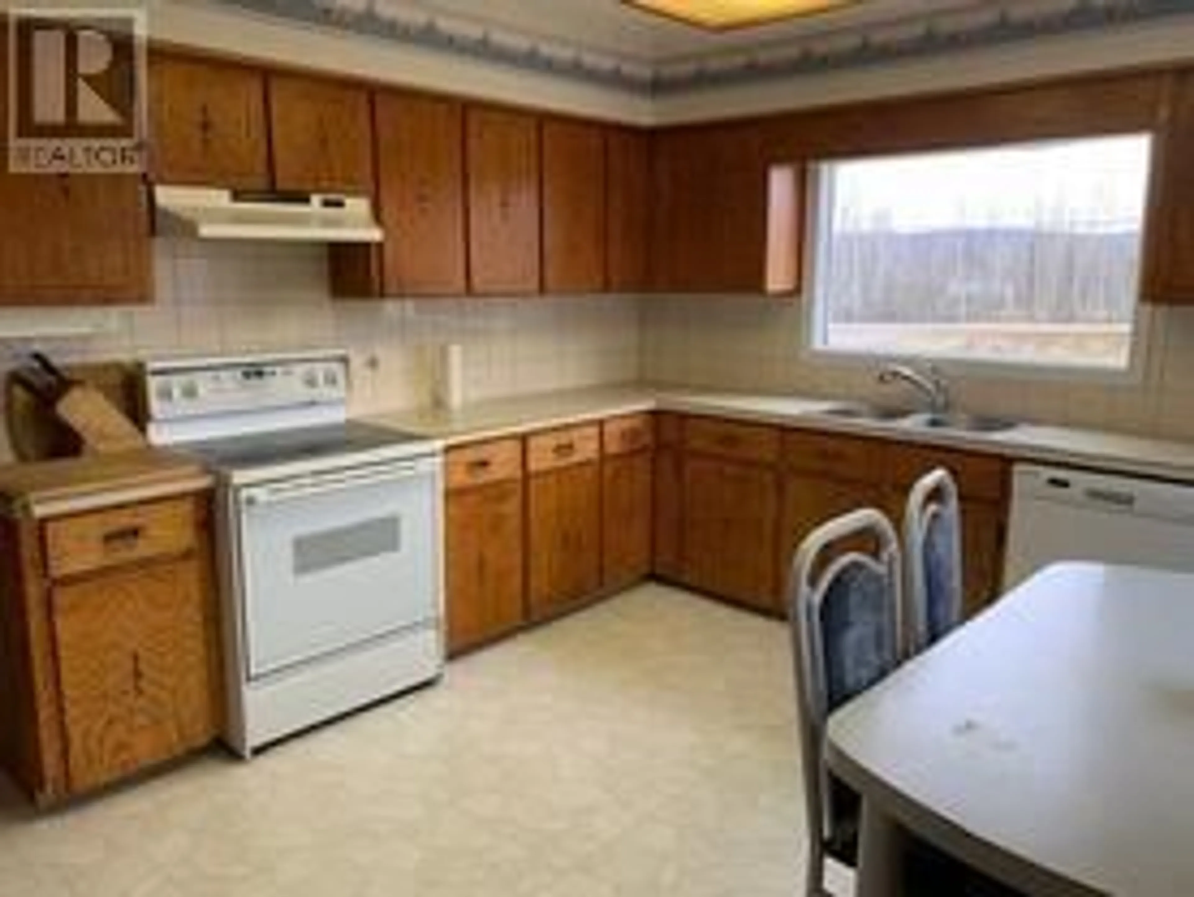 Standard kitchen, unknown for 13477 2 HIGHWAY, Dawson Creek British Columbia V0C2C0
