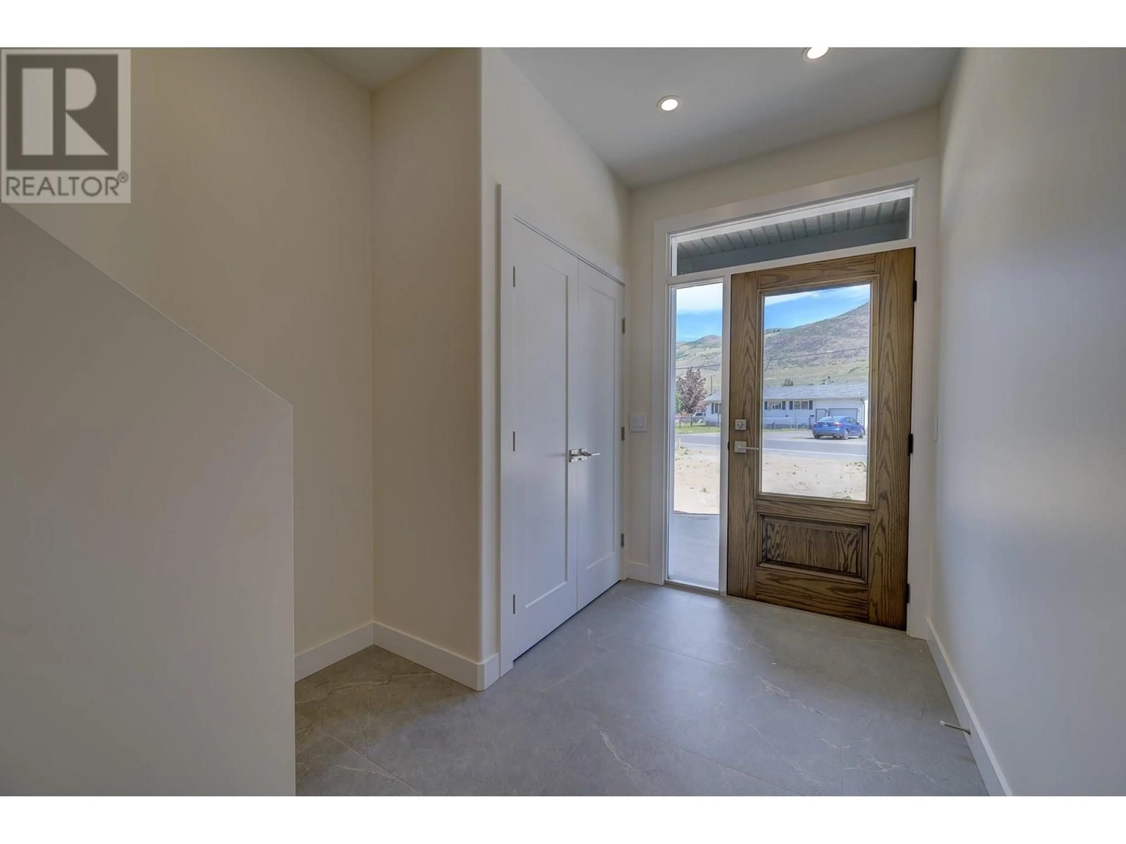 Indoor entryway for 3224 BANK ROAD, Kamloops British Columbia V2B6Z7