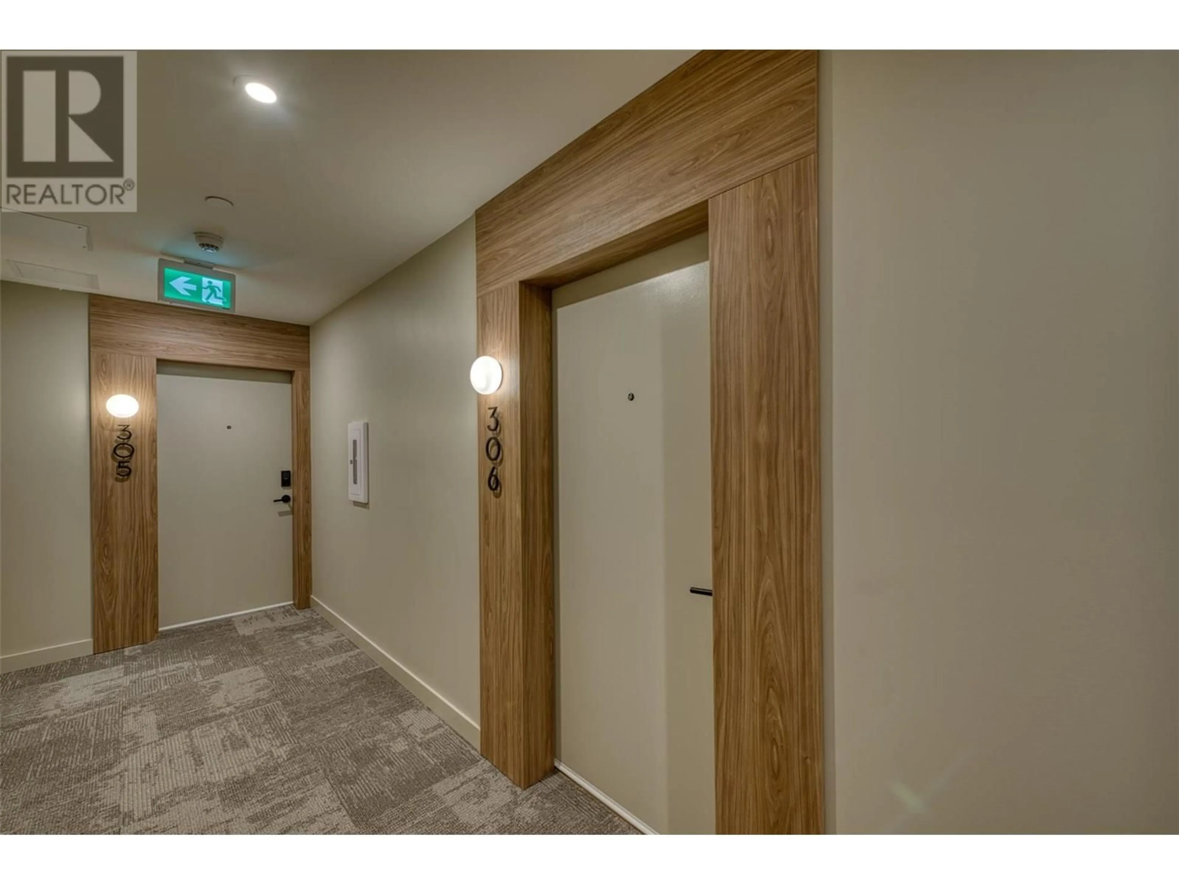 Indoor foyer for 306 - 9652 BENCHLAND DRIVE, Lake Country British Columbia V4V0C4