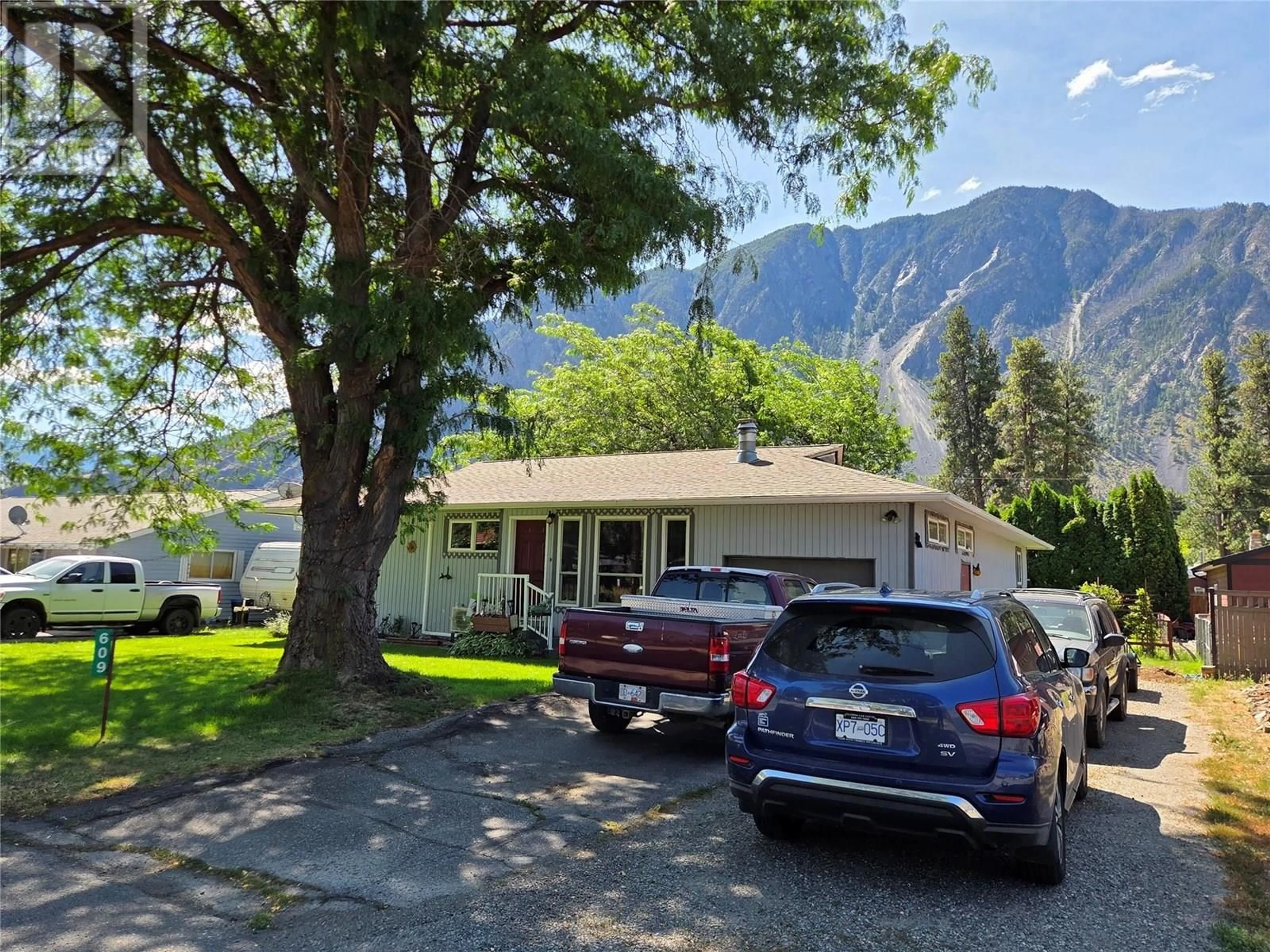 A pic from outside/outdoor area/front of a property/back of a property/a pic from drone, mountain view for 609 11TH AVENUE, Keremeos British Columbia V0X1N3