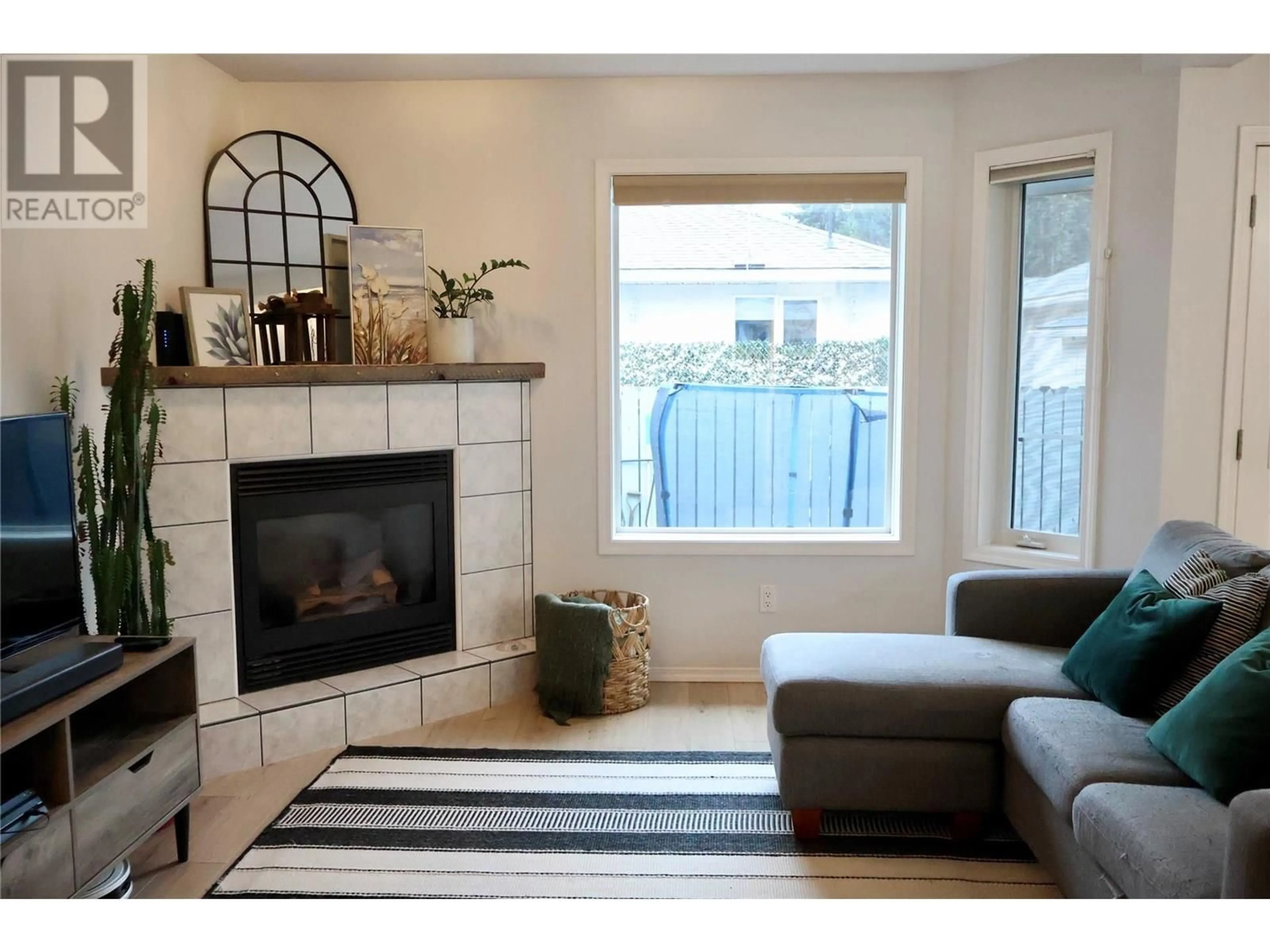 Living room with furniture, unknown for 3 - 411 5TH AVENUE, Golden British Columbia V0A1H0
