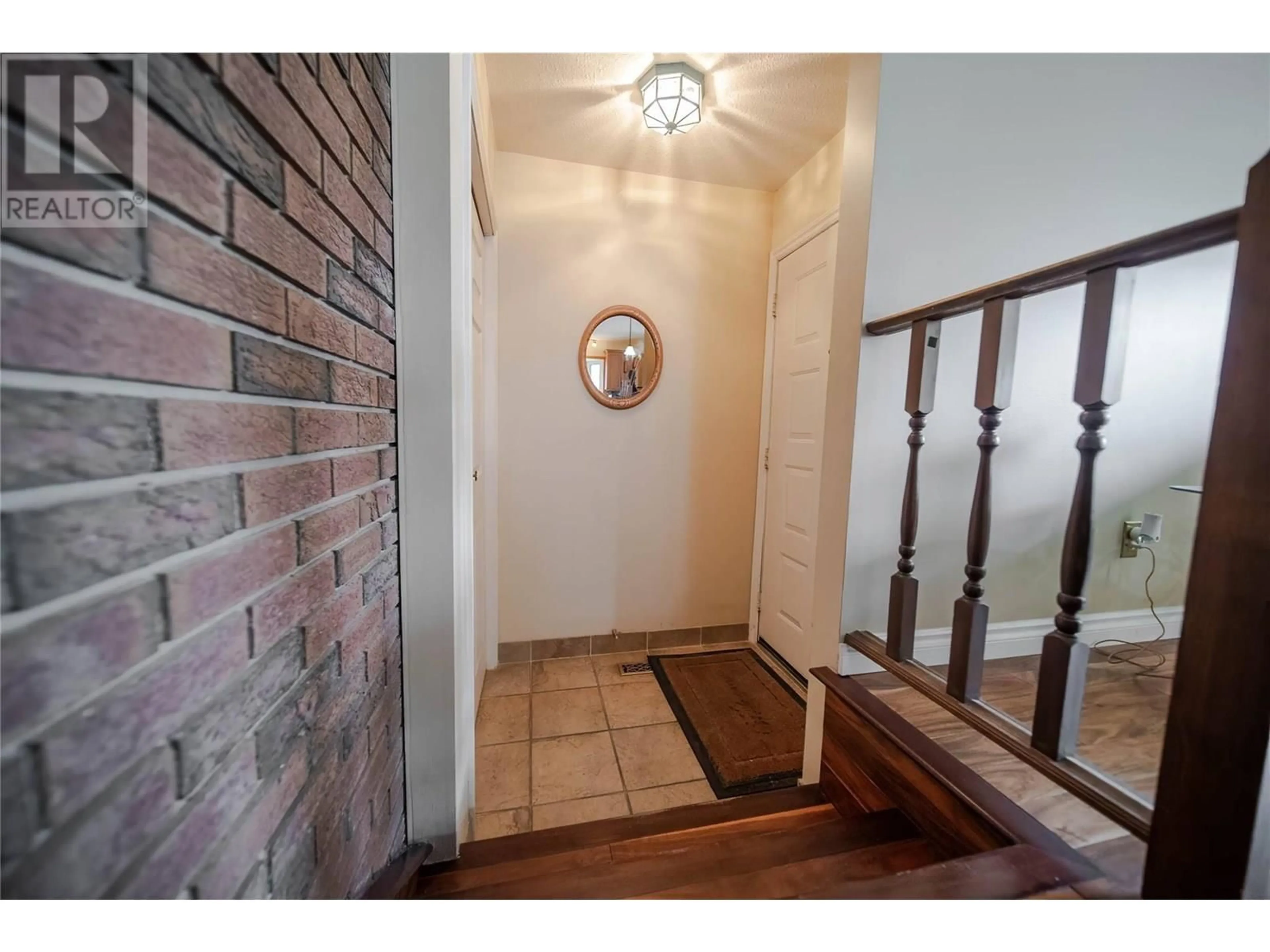 Indoor entryway for 3112 4TH STREET SOUTH, Cranbrook British Columbia V1C5N5