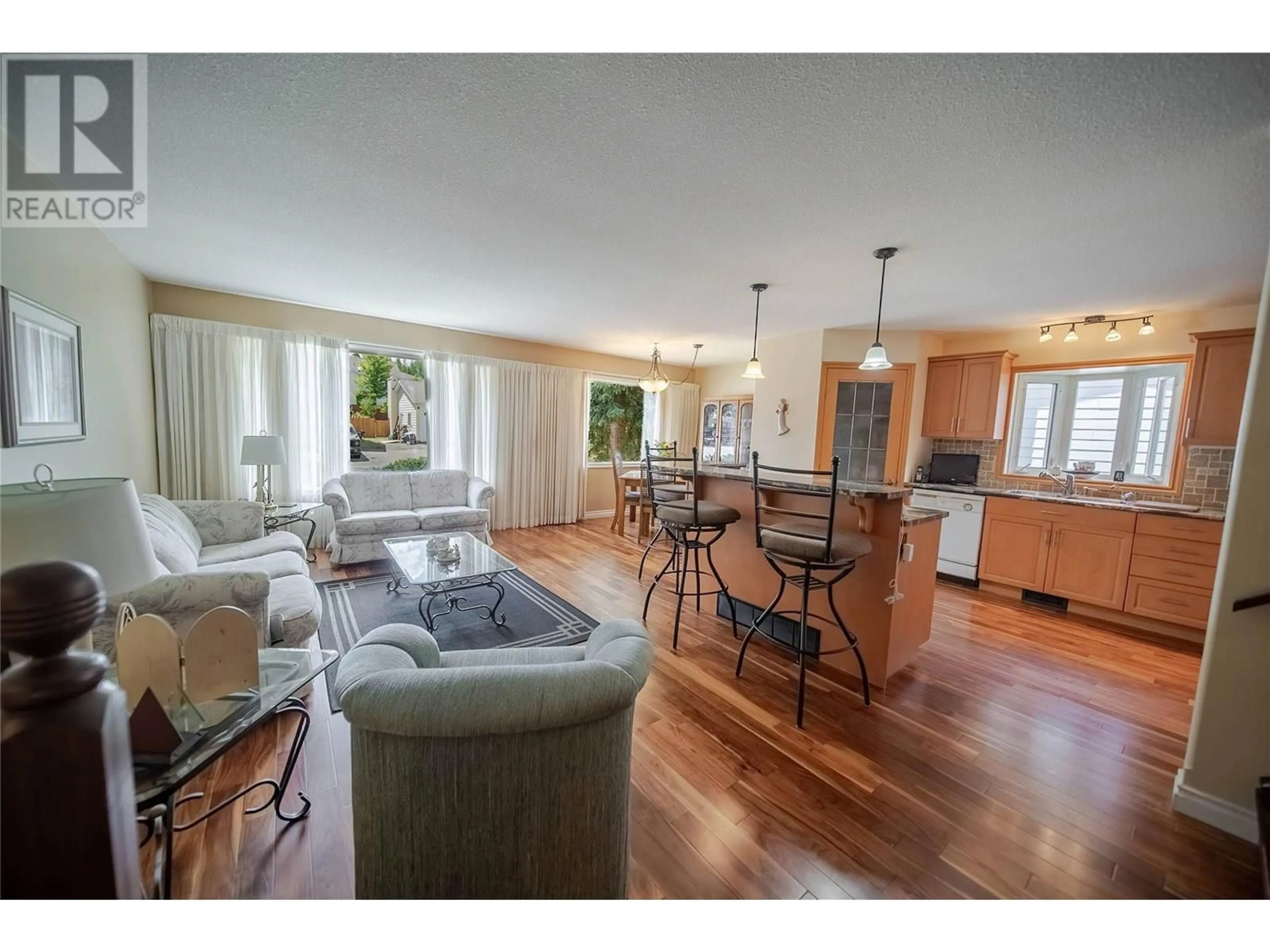 Open concept kitchen, wood/laminate floor for 3112 4TH STREET SOUTH, Cranbrook British Columbia V1C5N5
