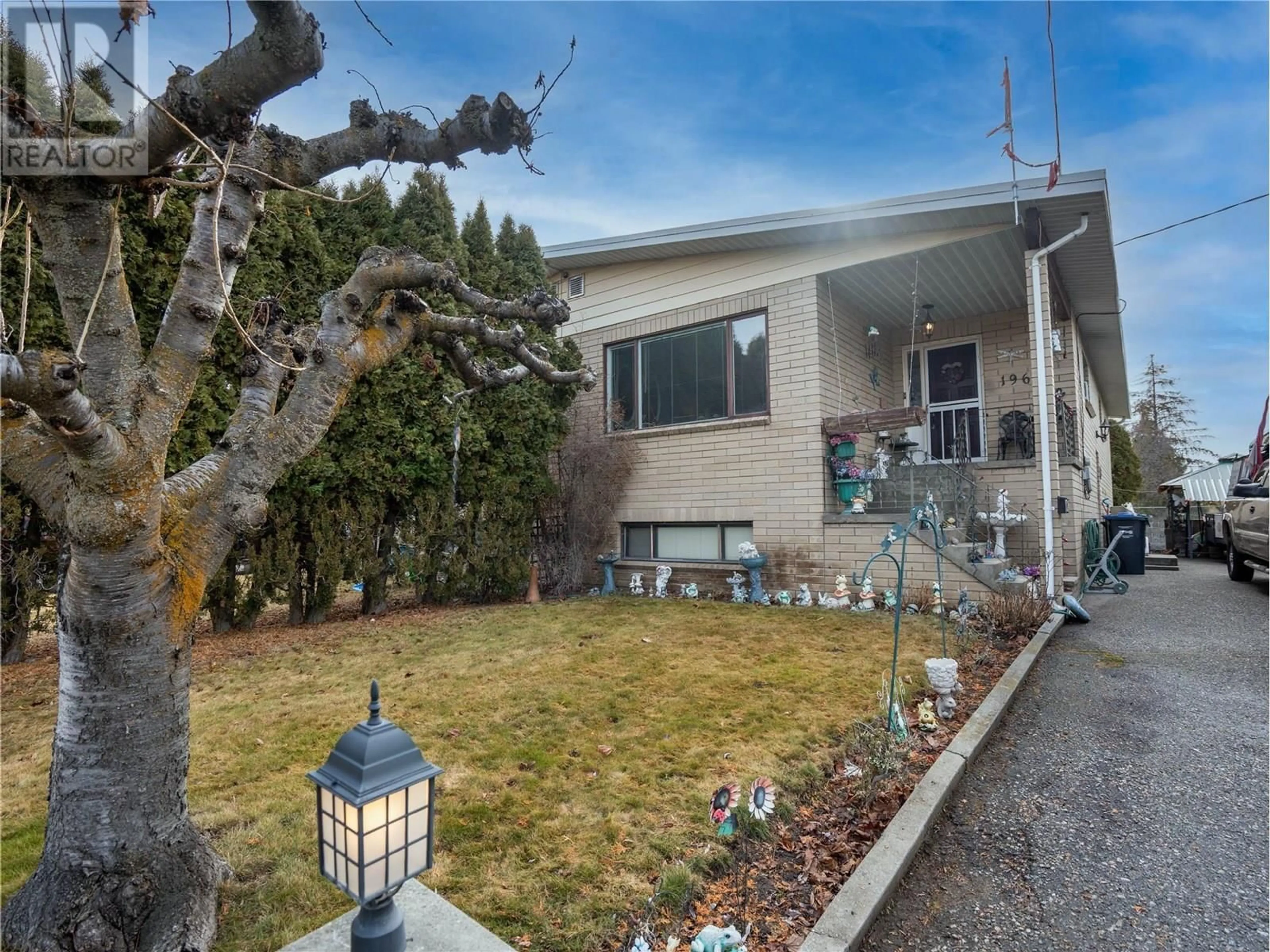 Home with vinyl exterior material, street for 196 WATERFORD AVENUE, Penticton British Columbia V2A3T7
