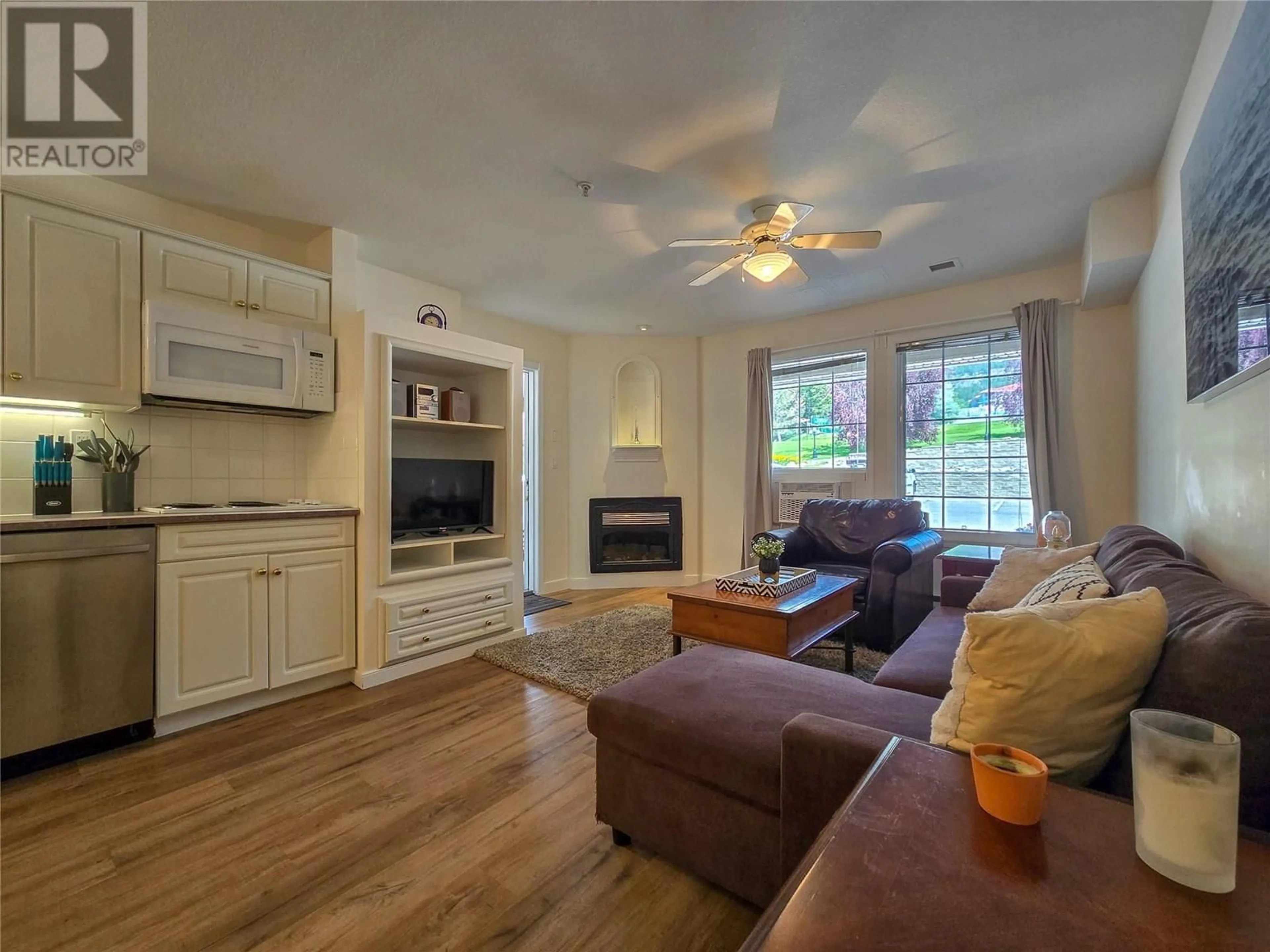 Living room with furniture, unknown for 5006B - 5052 RIVERVIEW ROAD, Fairmont Hot Springs British Columbia V0B1L1