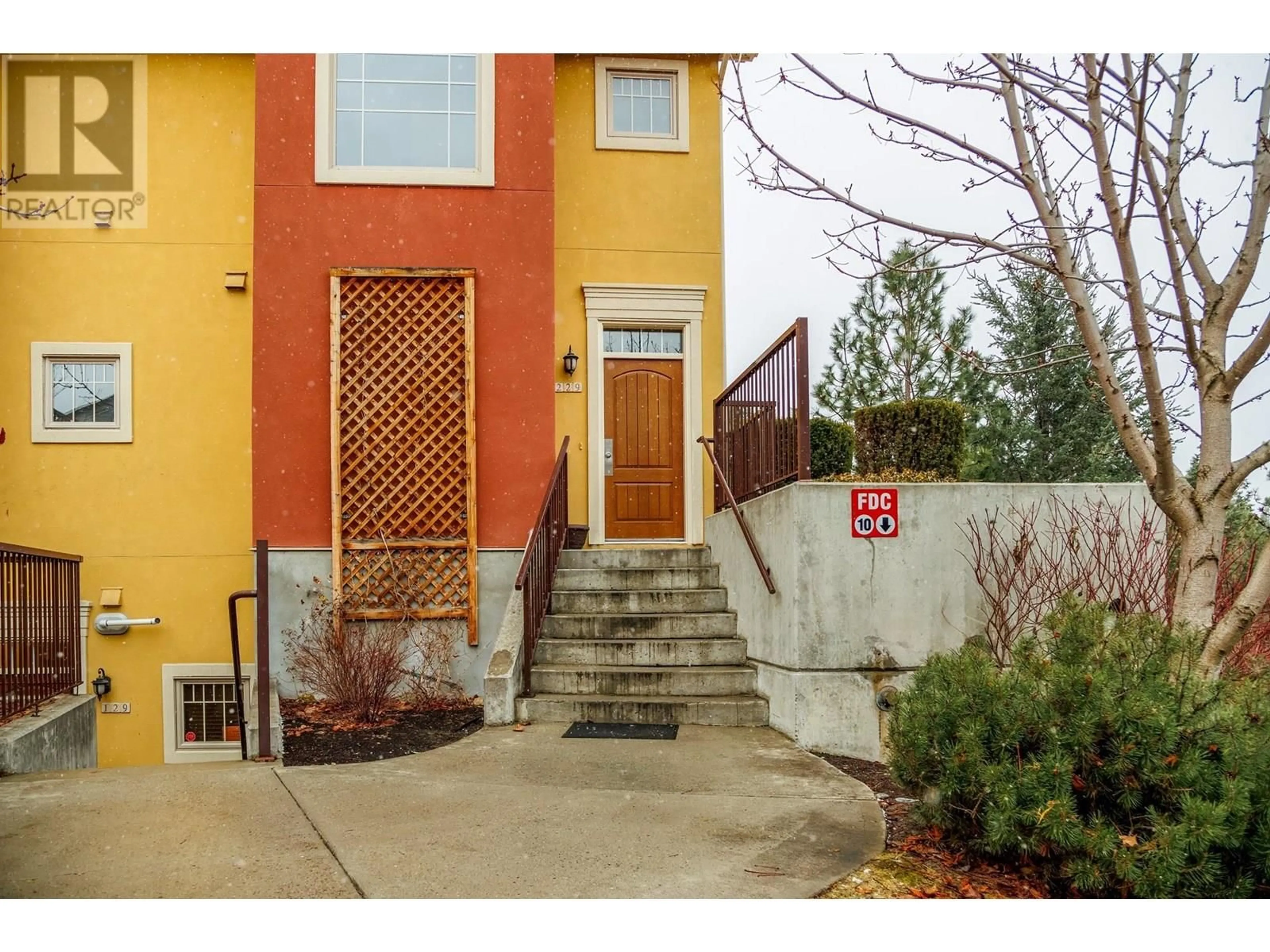 Indoor entryway for 229 - 1795 COUNTRY CLUB DRIVE, Kelowna British Columbia V1V2V9