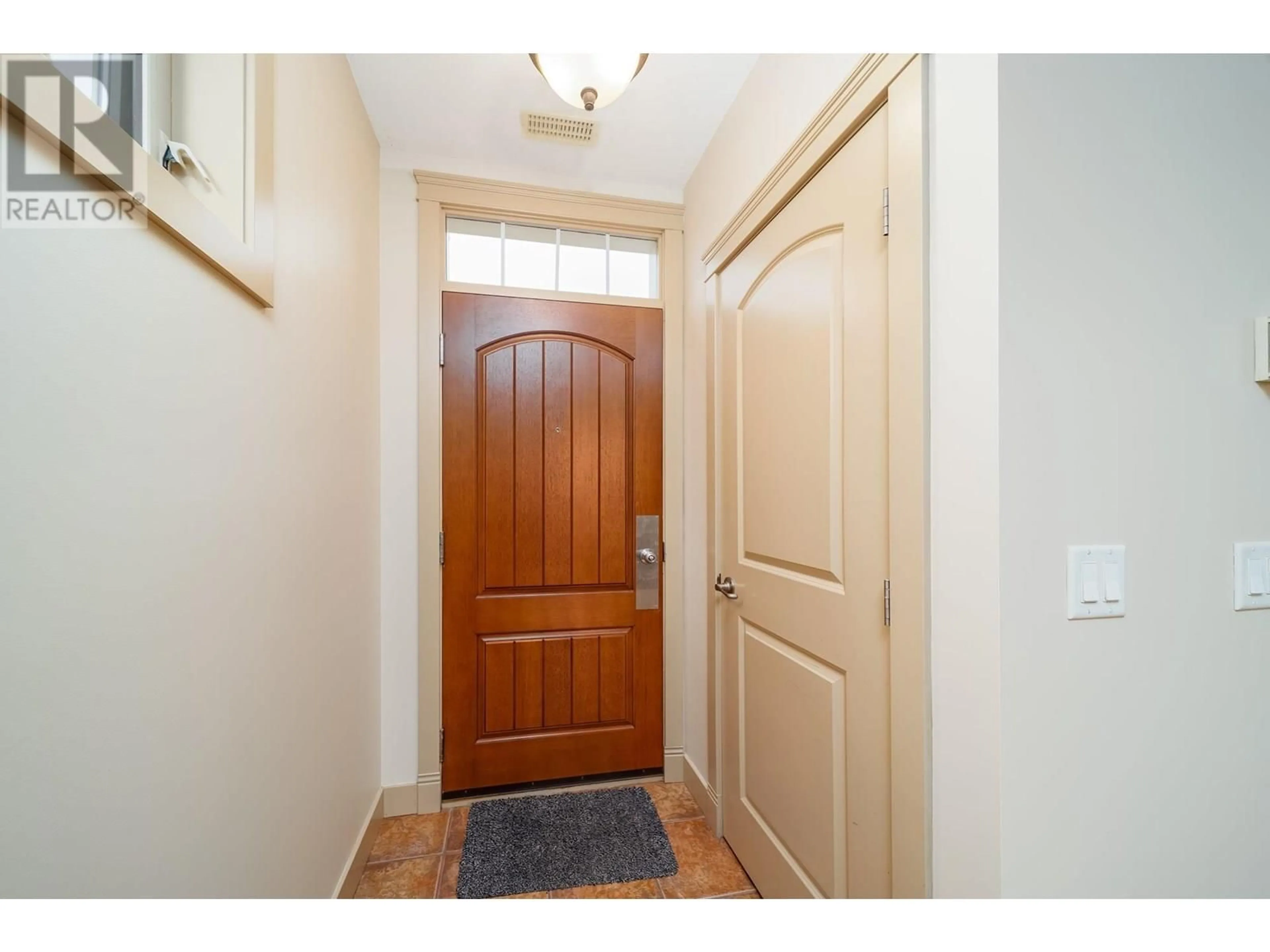 Indoor entryway for 229 - 1795 COUNTRY CLUB DRIVE, Kelowna British Columbia V1V2V9