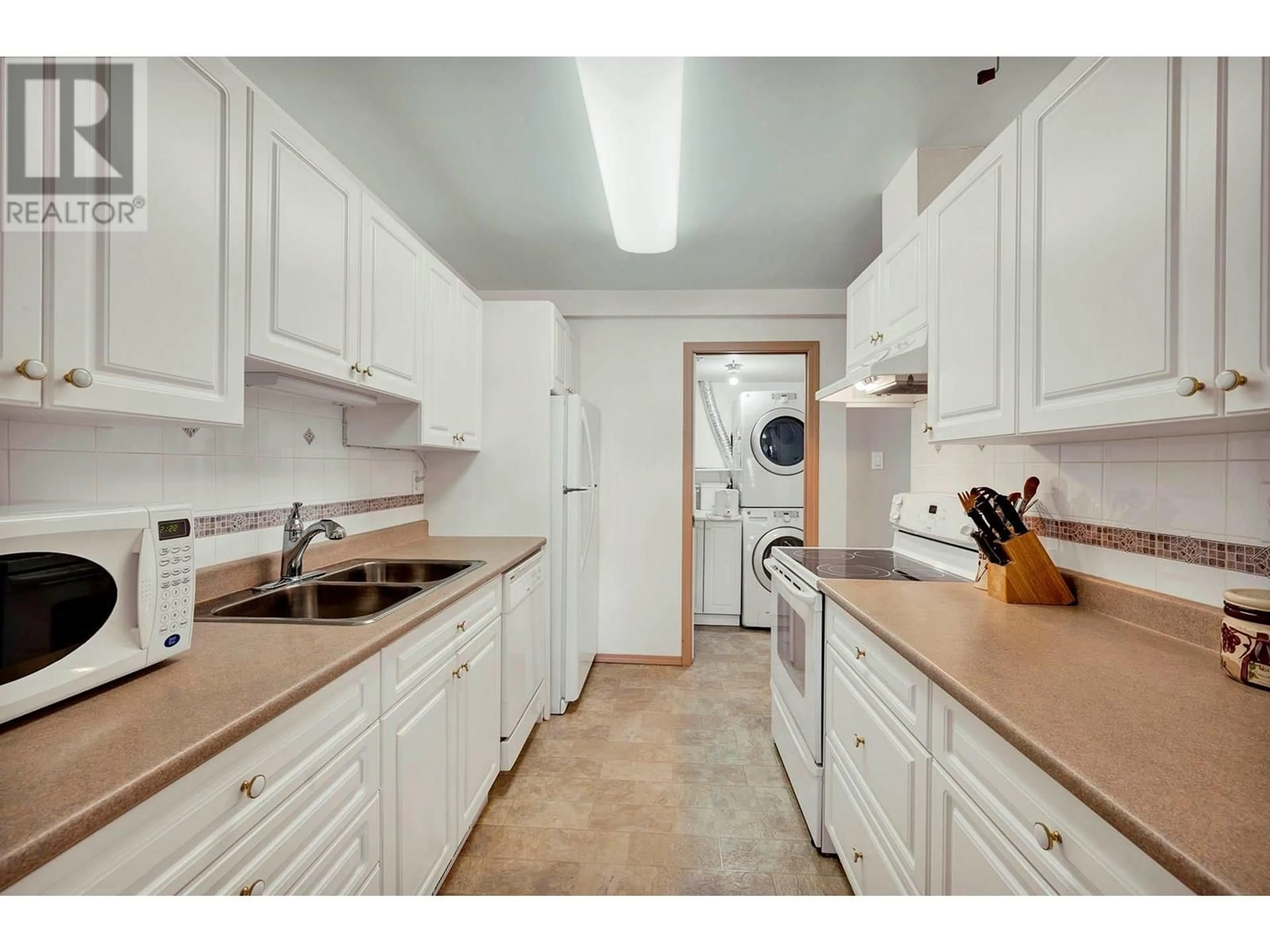 Standard kitchen, unknown for 13 - 137 MCGILL ROAD, Kamloops British Columbia V2C1L9