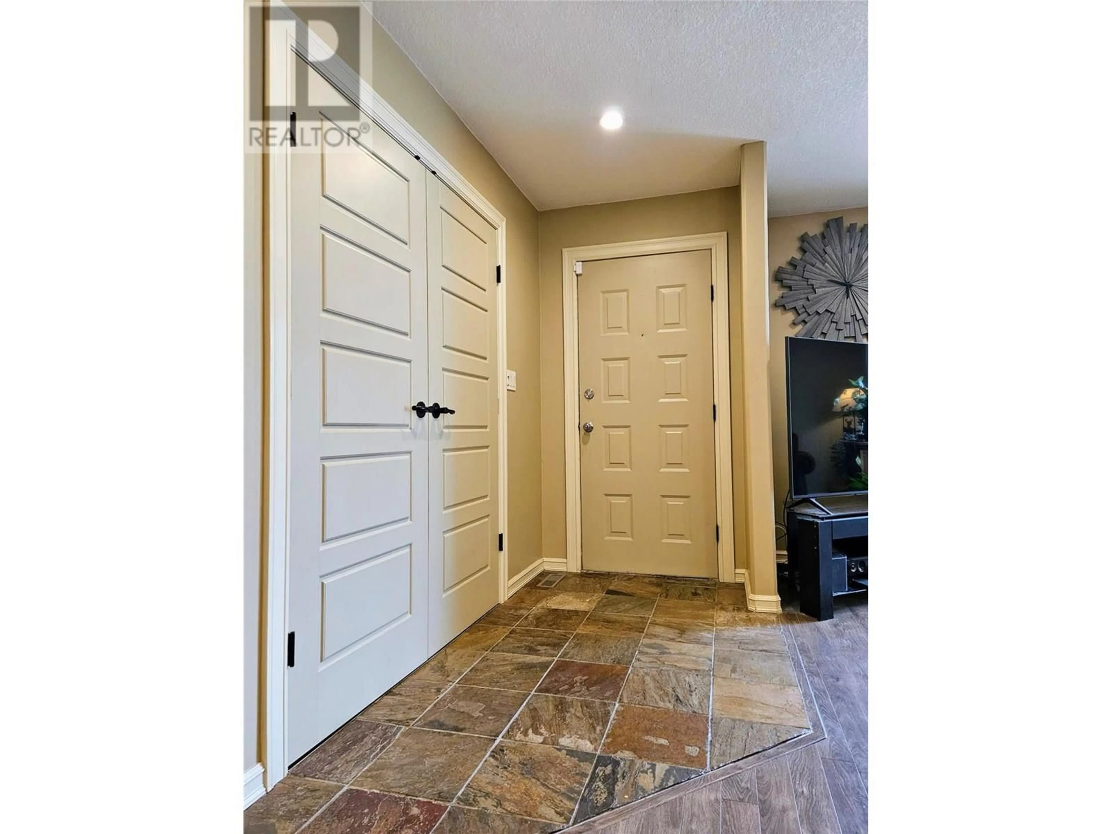 Indoor entryway for 1718 9TH AVENUE, Invermere British Columbia V0A1K0
