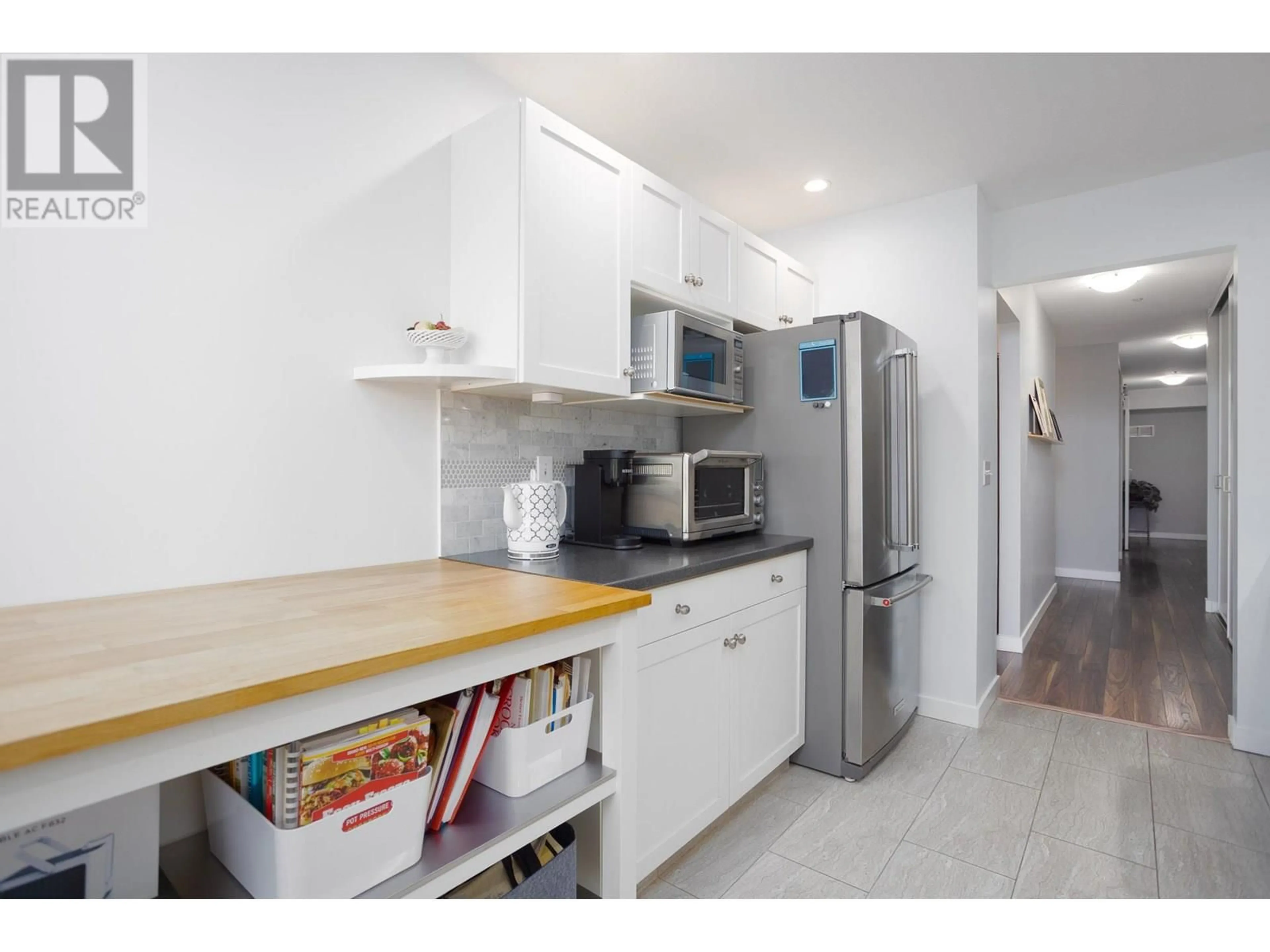 Standard kitchen, wood/laminate floor for 315A - 1045 SUTHERLAND AVENUE, Kelowna British Columbia V1Y5Y1