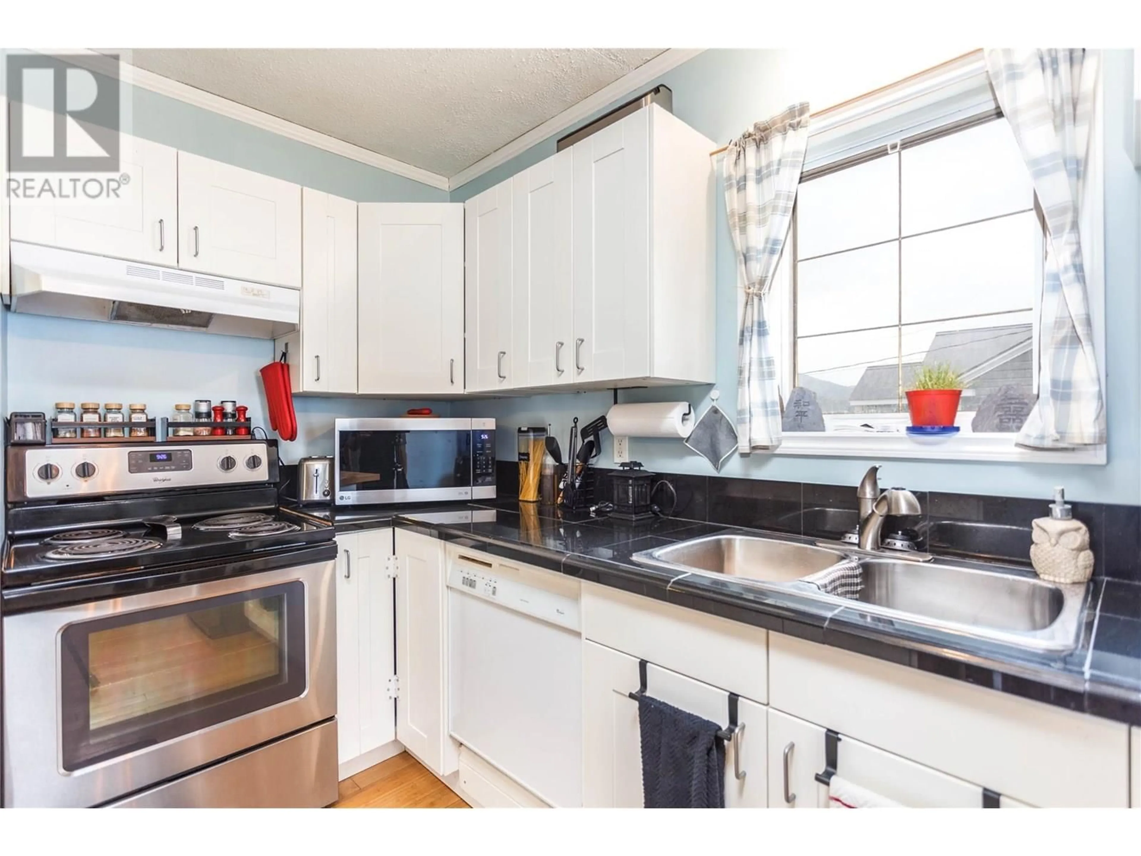 Standard kitchen, unknown for 728 MILL AVENUE, Enderby British Columbia V0E1V0