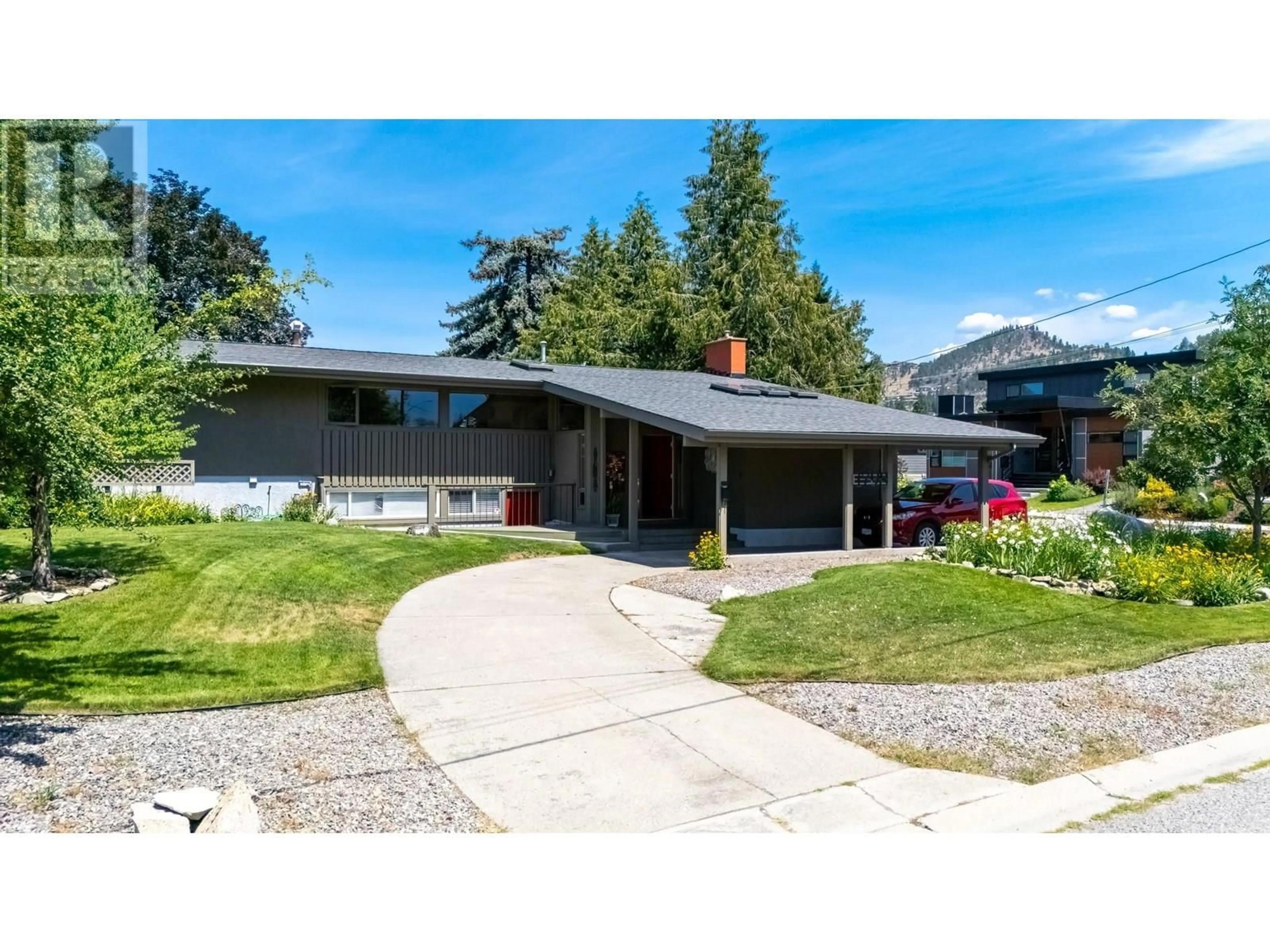Home with vinyl exterior material, street for 1798 GLENELLA PLACE, Kelowna British Columbia V1Y4M8