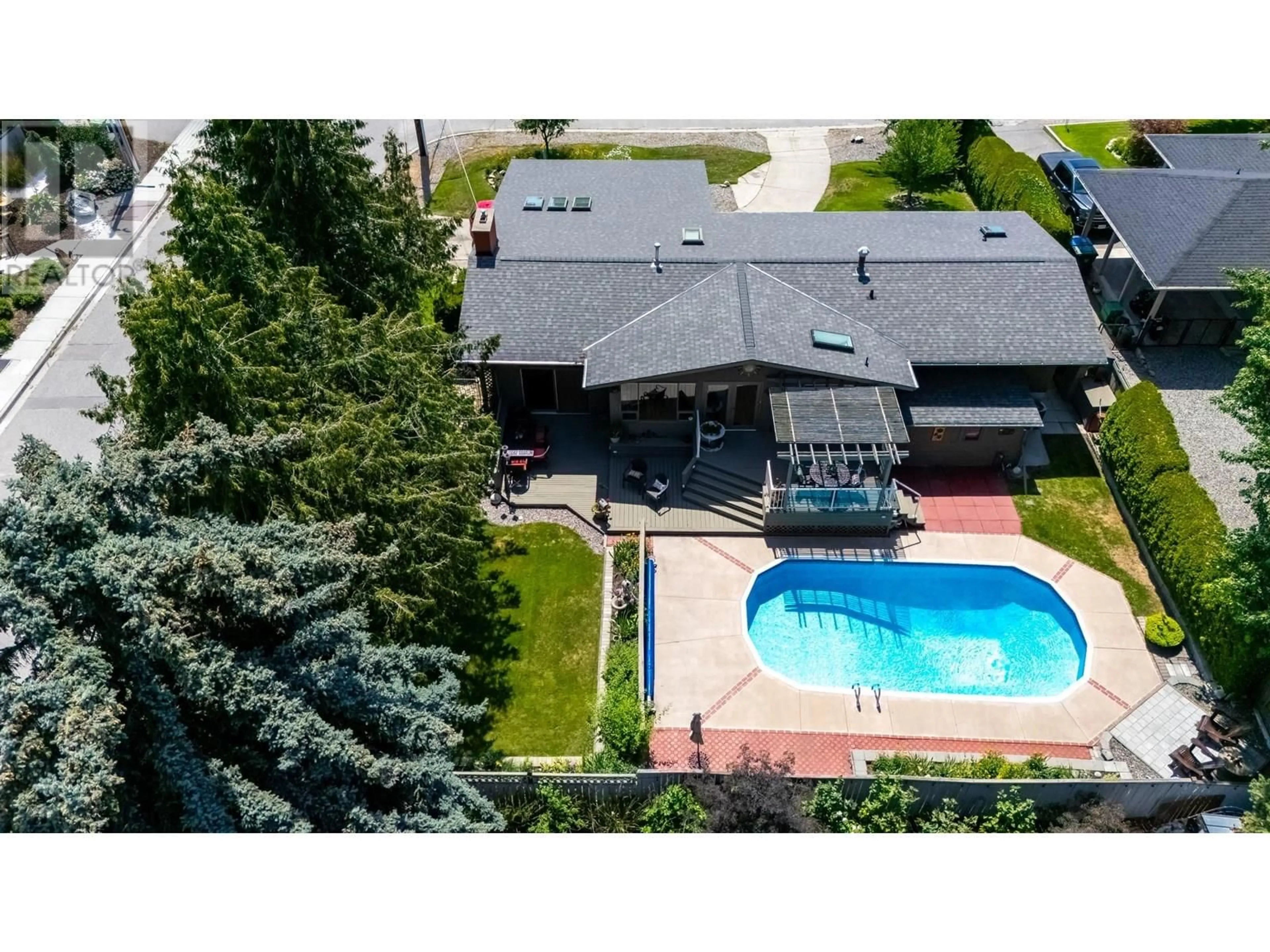 A pic from outside/outdoor area/front of a property/back of a property/a pic from drone, street for 1798 GLENELLA PLACE, Kelowna British Columbia V1Y4M8