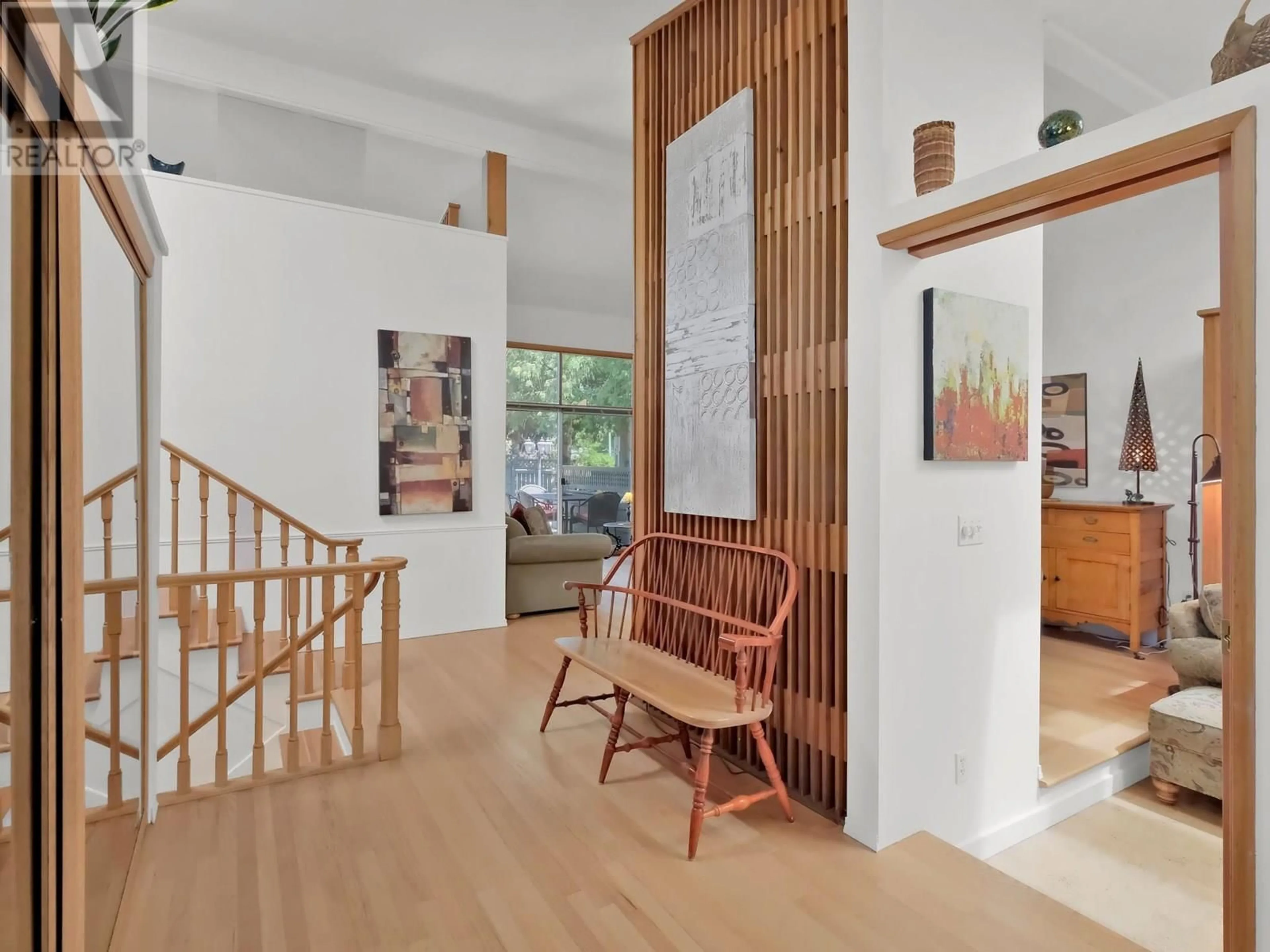 Indoor foyer for 1798 GLENELLA PLACE, Kelowna British Columbia V1Y4M8