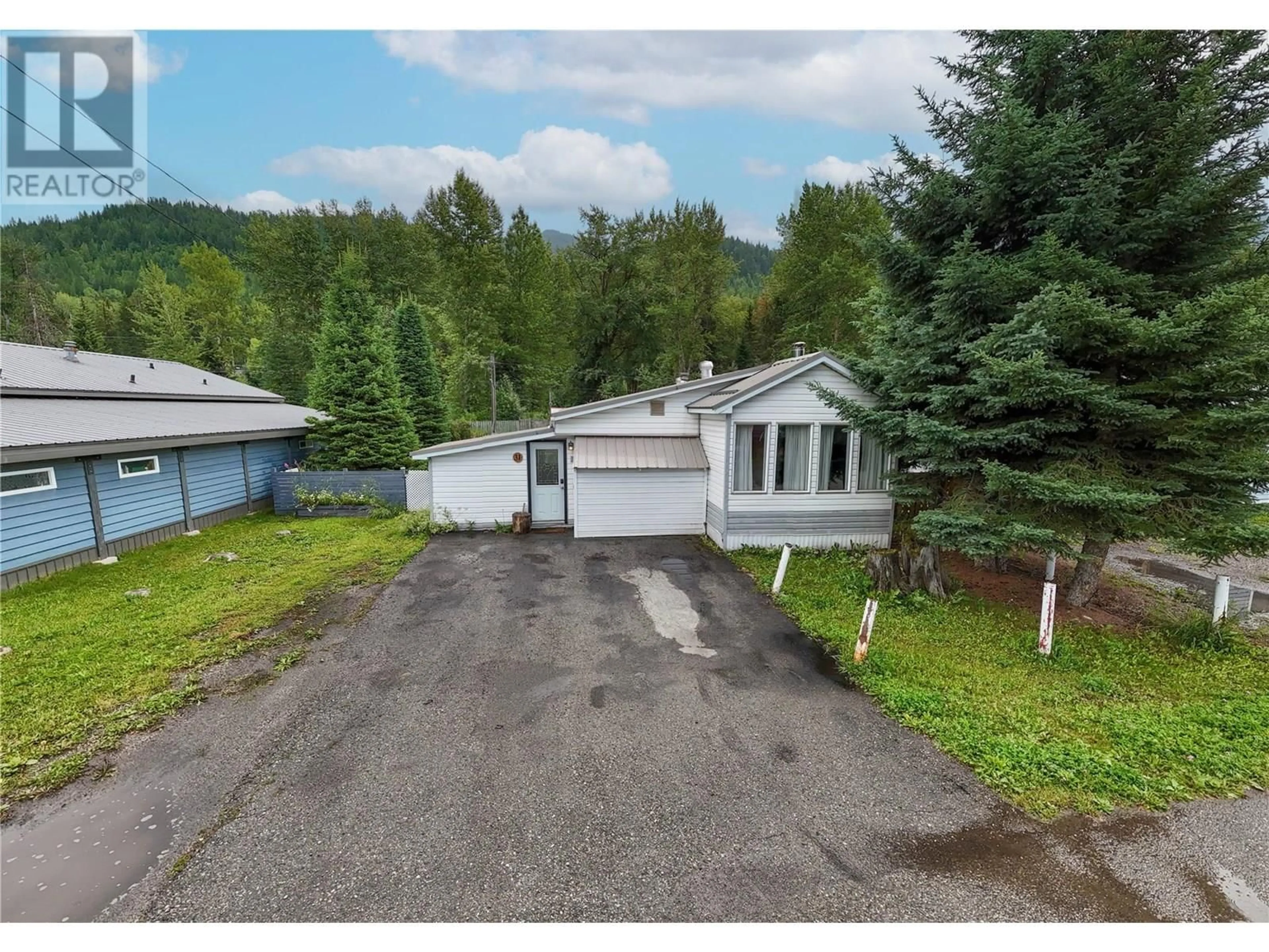 A pic from outside/outdoor area/front of a property/back of a property/a pic from drone, unknown for 31 - 9773 STEPHENSON ROAD, Hosmer British Columbia V0B1M5
