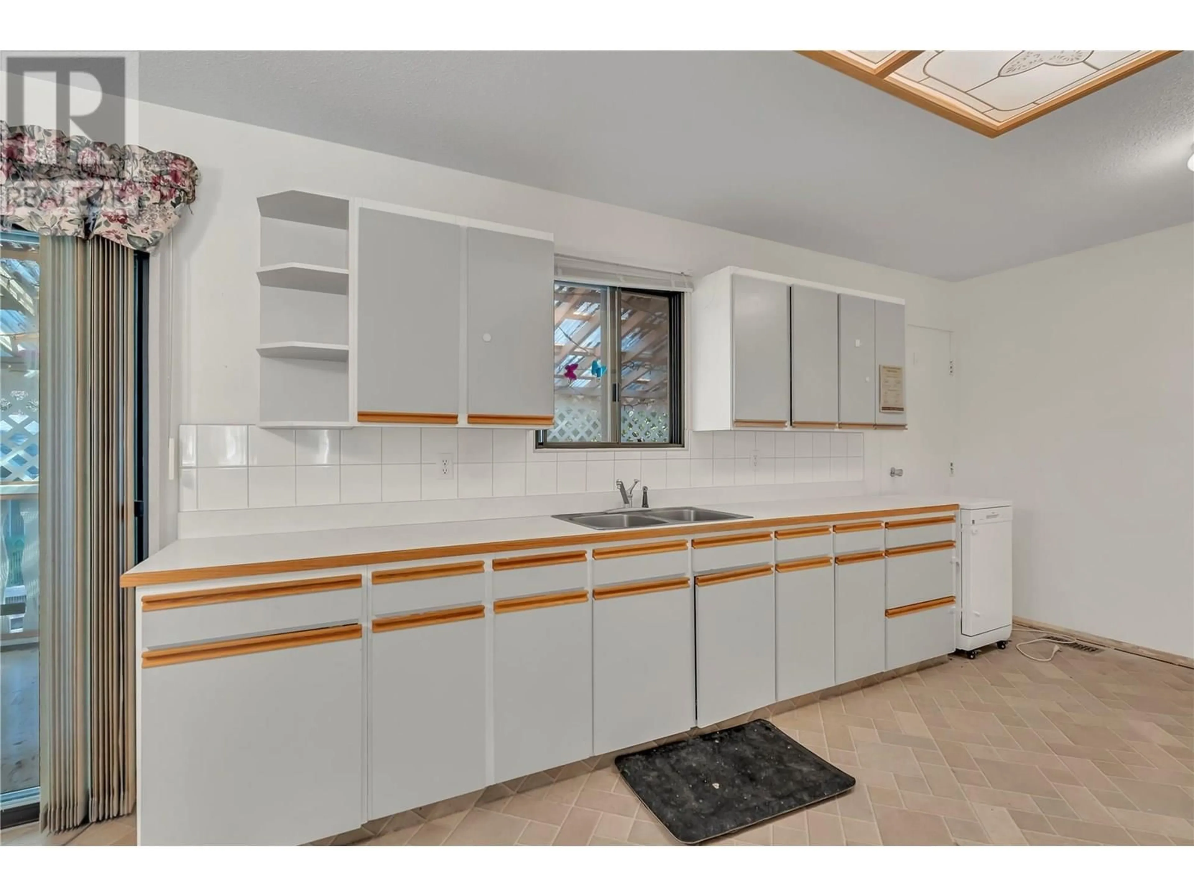 Standard kitchen, unknown for 100 EDGEWOOD DRIVE OTHER, Princeton British Columbia V0X1W0