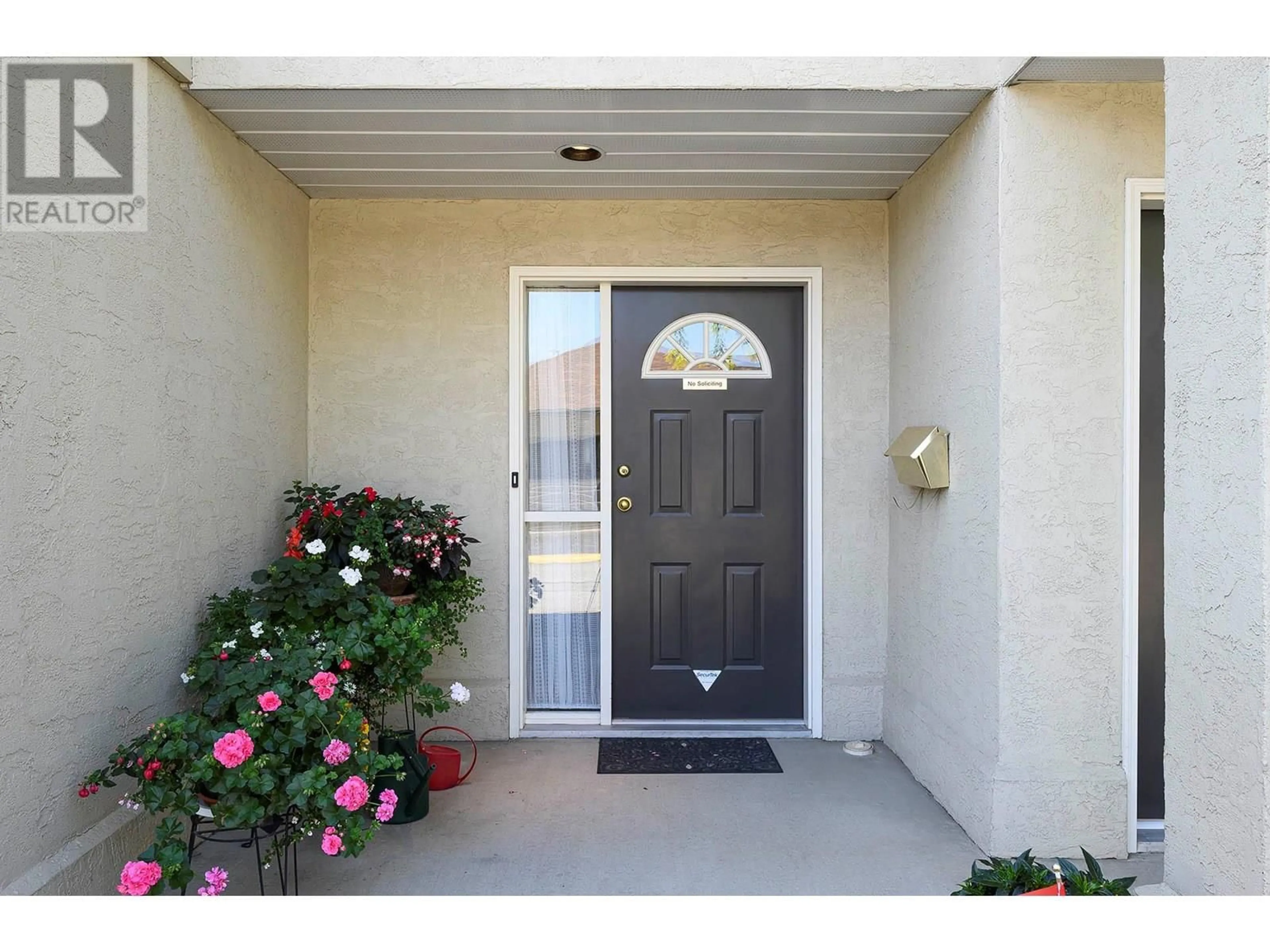 Indoor entryway for 18 - 1580 SPRINGHILL DRIVE, Kamloops British Columbia V2E2H1