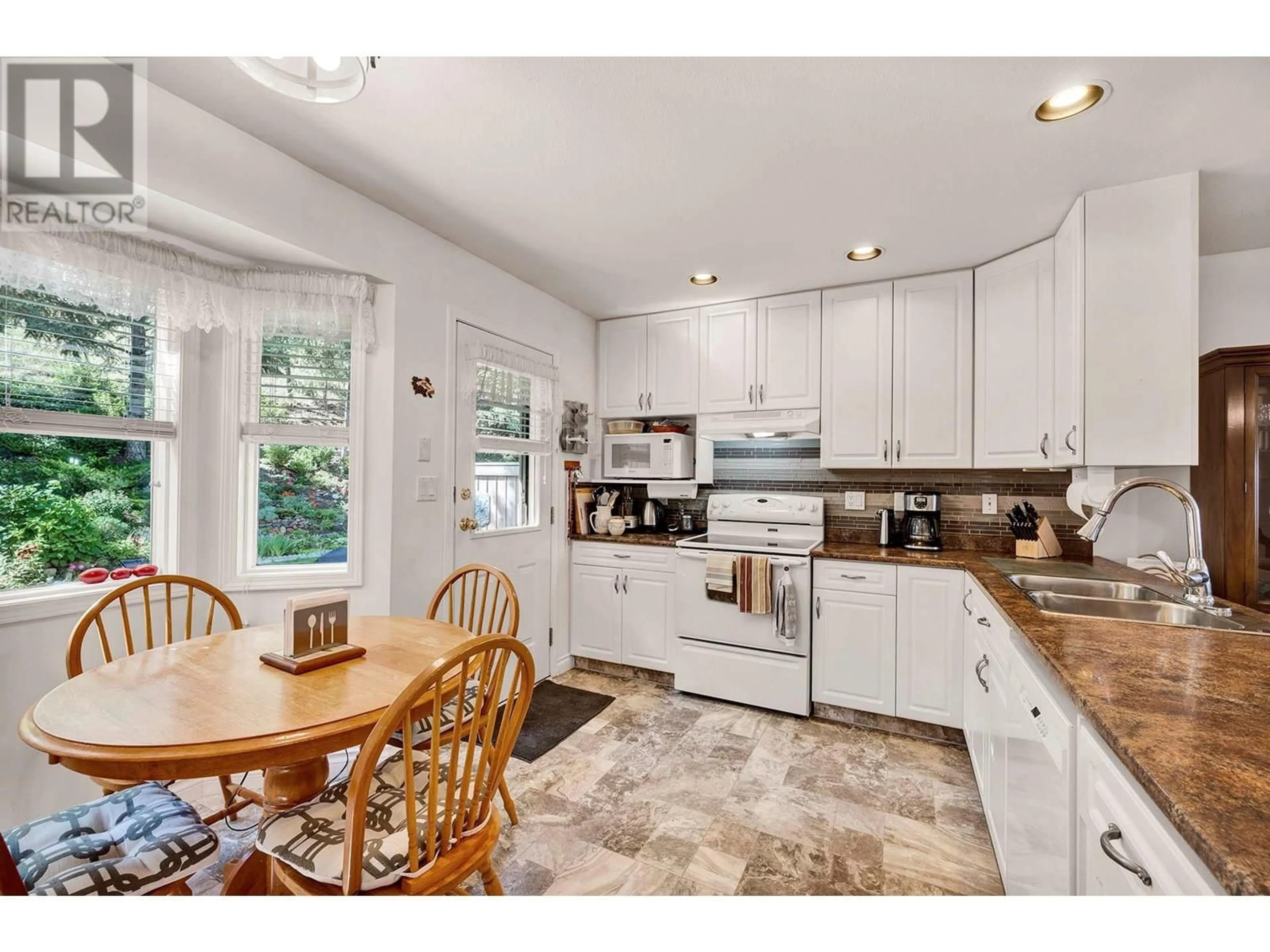 Open concept kitchen, unknown for 18 - 1580 SPRINGHILL DRIVE, Kamloops British Columbia V2E2H1