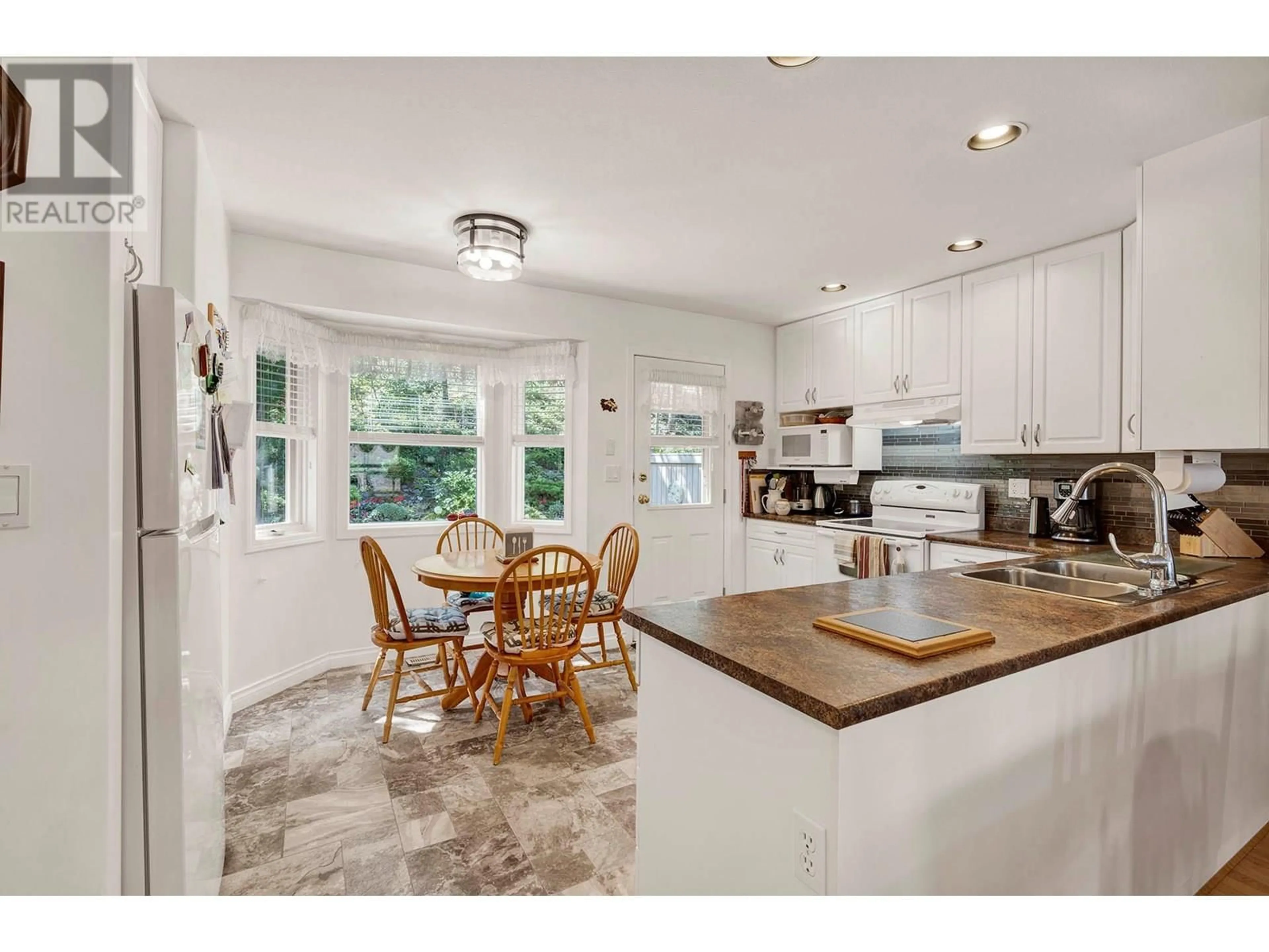 Open concept kitchen, ceramic/tile floor for 18 - 1580 SPRINGHILL DRIVE, Kamloops British Columbia V2E2H1
