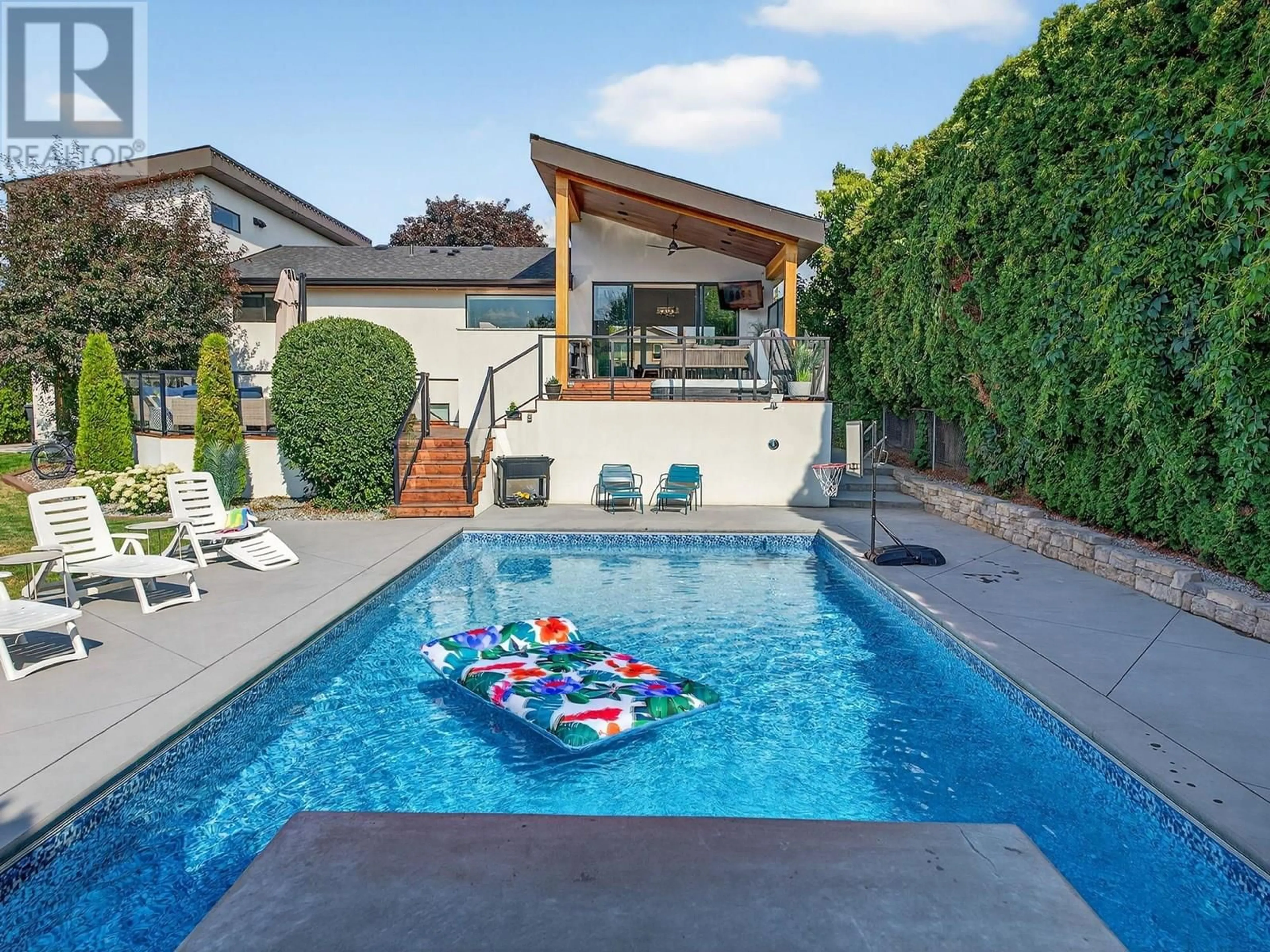 Pool for 4354 KENSINGTON DRIVE, Kelowna British Columbia V1W2L8