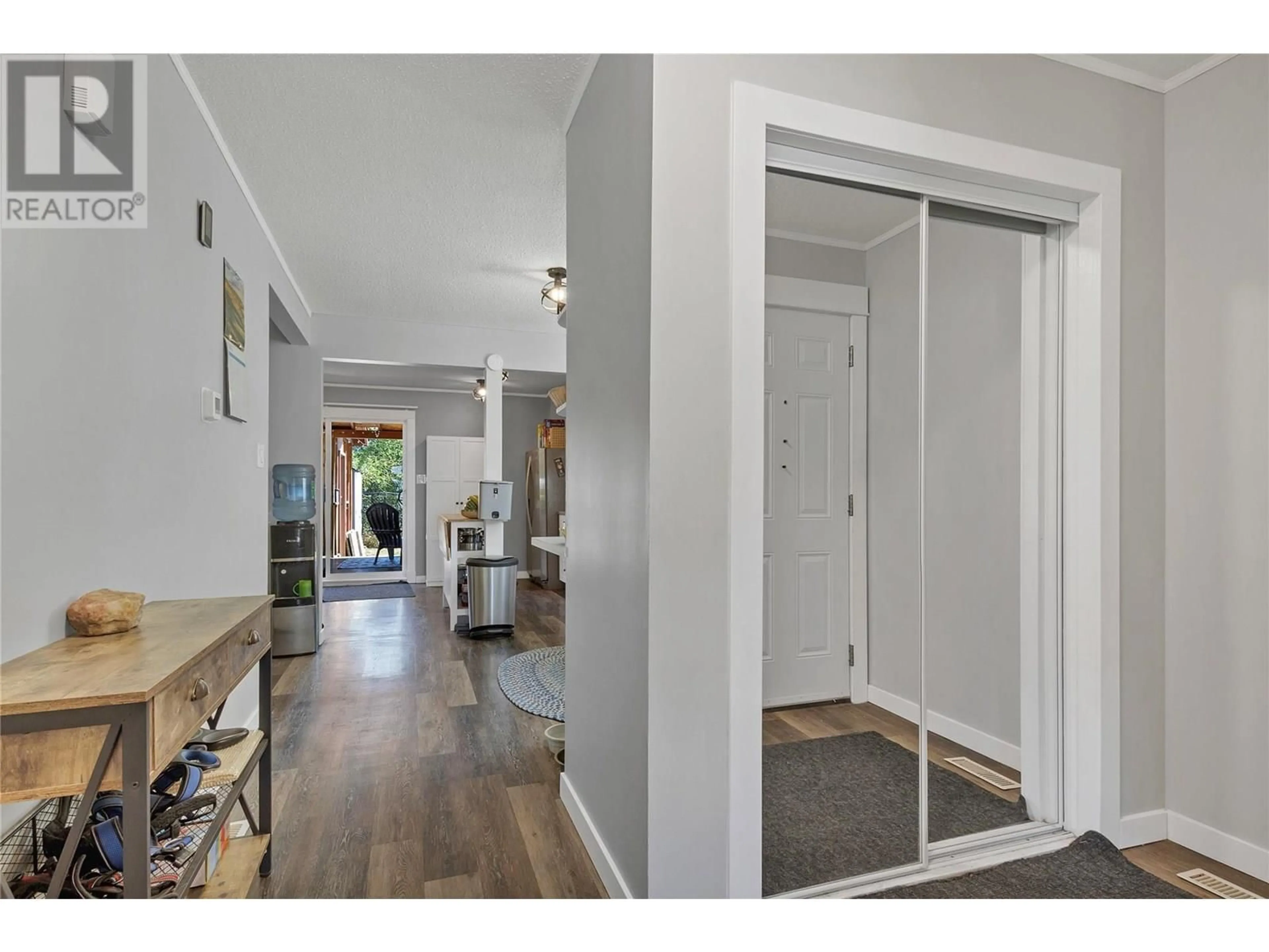 Indoor entryway for 4808 25 AVENUE, Vernon British Columbia V1T6R4