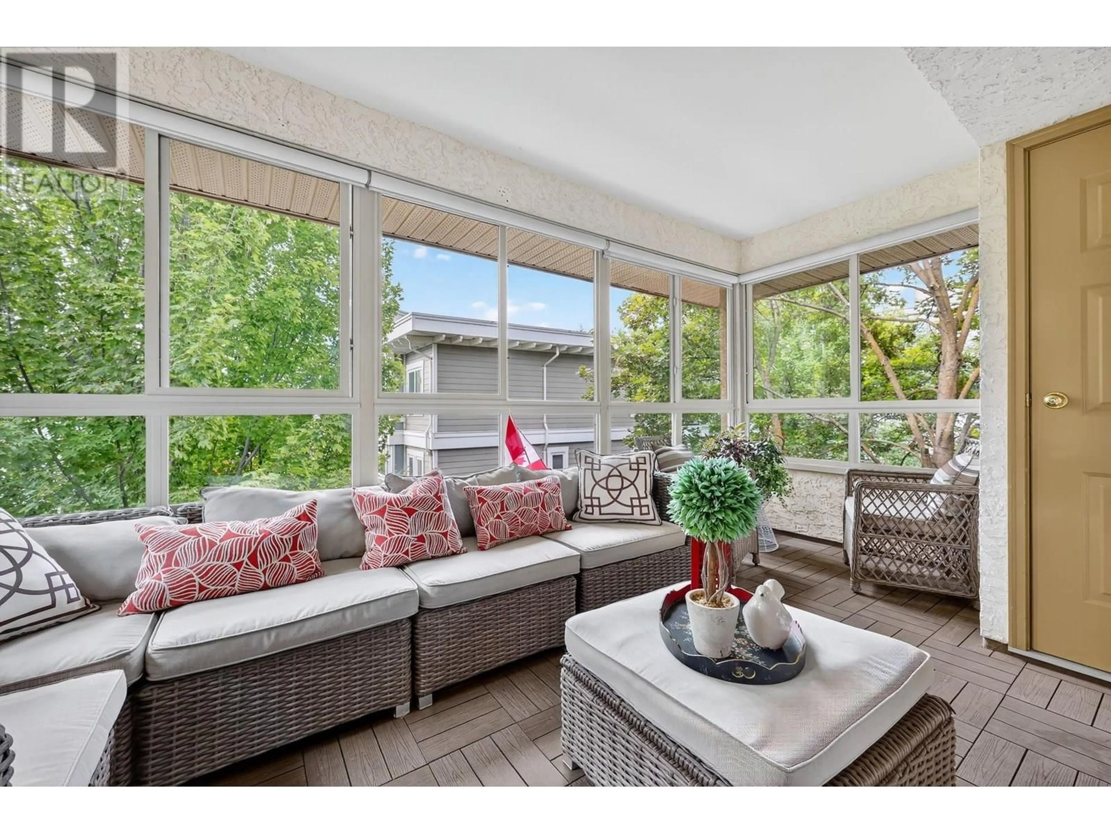 Patio, water/lake/river/ocean view for 301 - 3335 RICHTER STREET, Kelowna British Columbia V1Y3Y1