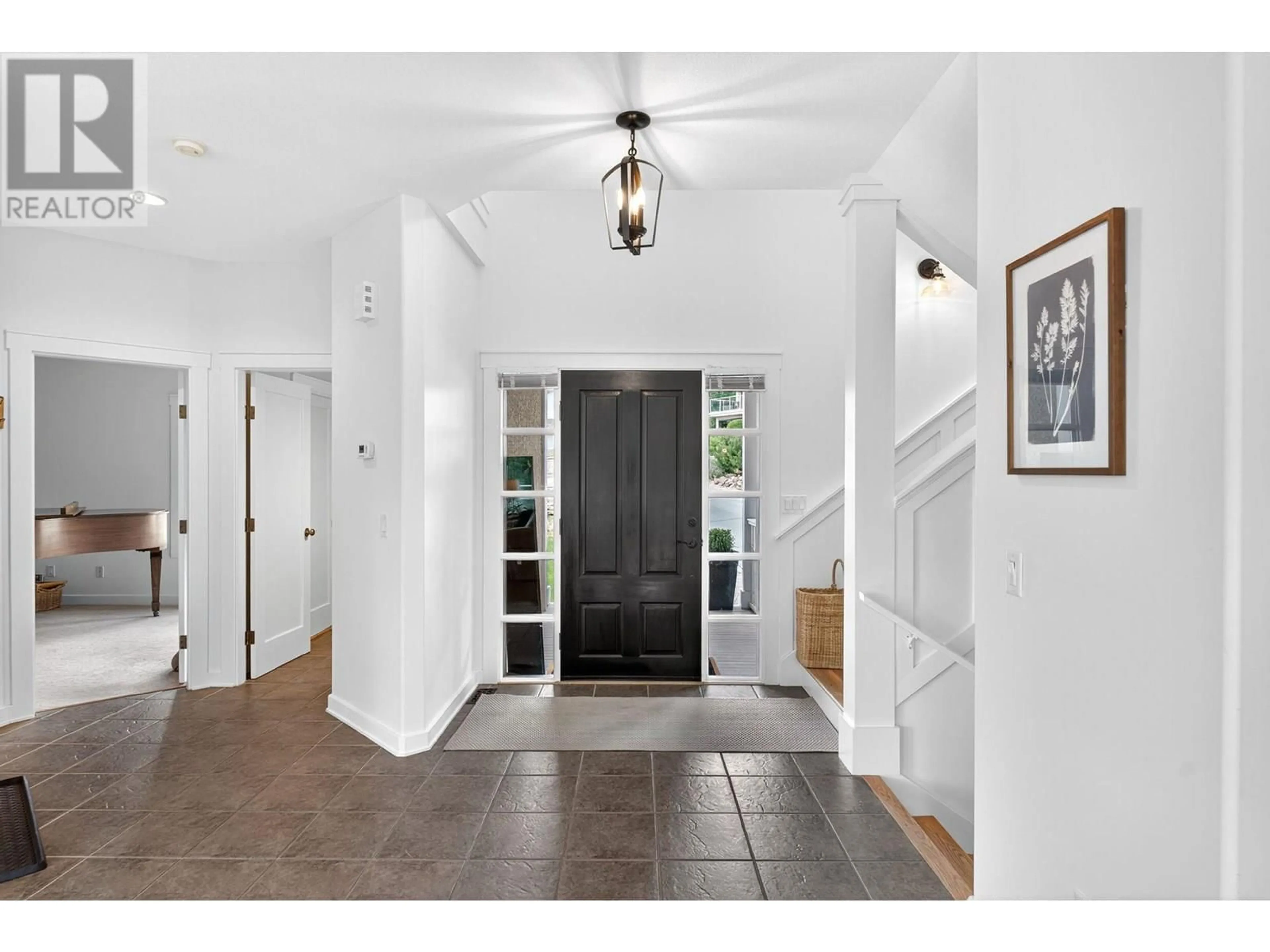Indoor entryway for 2614 MOORE DRIVE, West Kelowna British Columbia V4T1R9