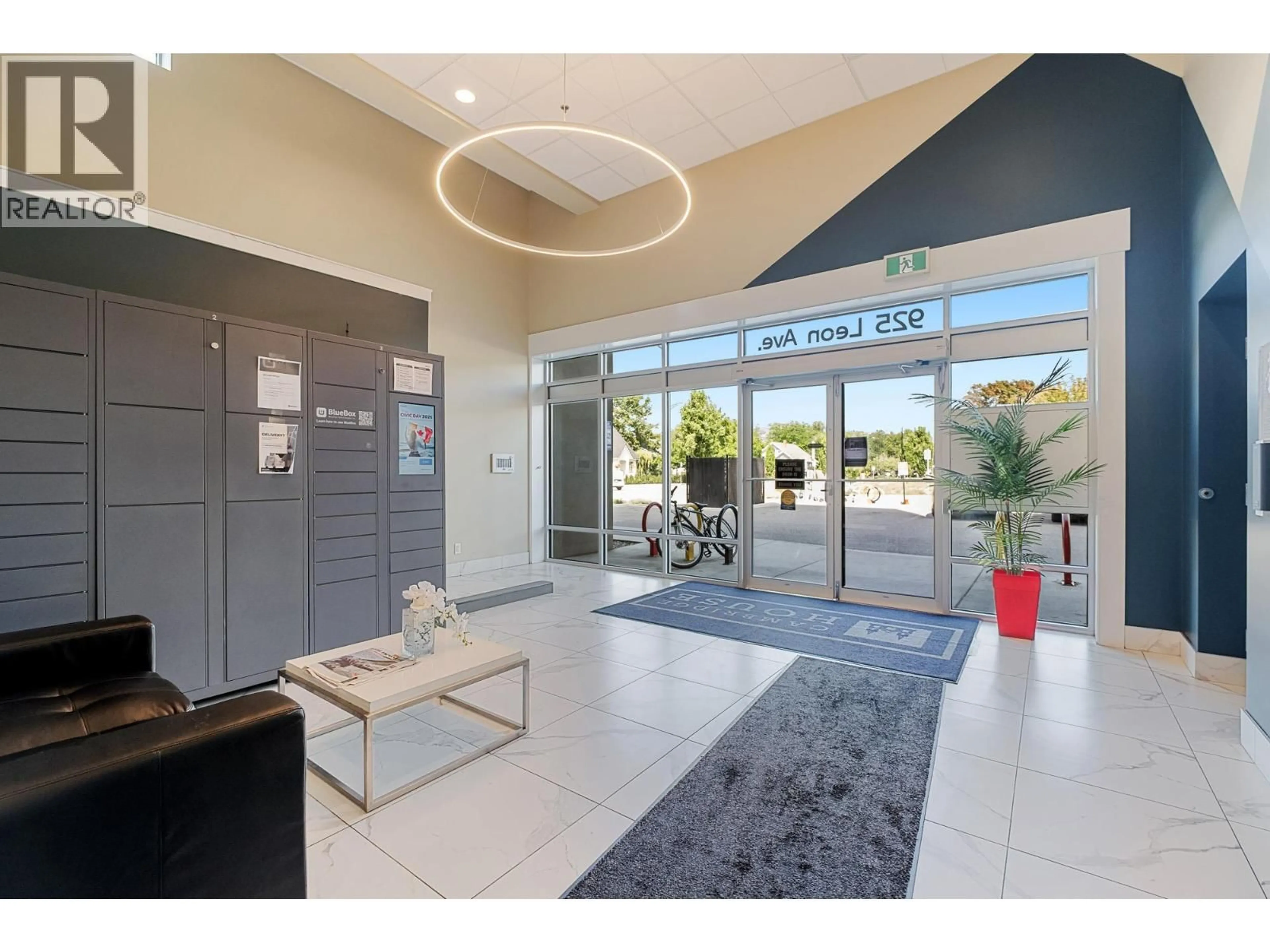 Indoor foyer for 311 - 925 LEON AVENUE, Kelowna British Columbia V1Y0E5