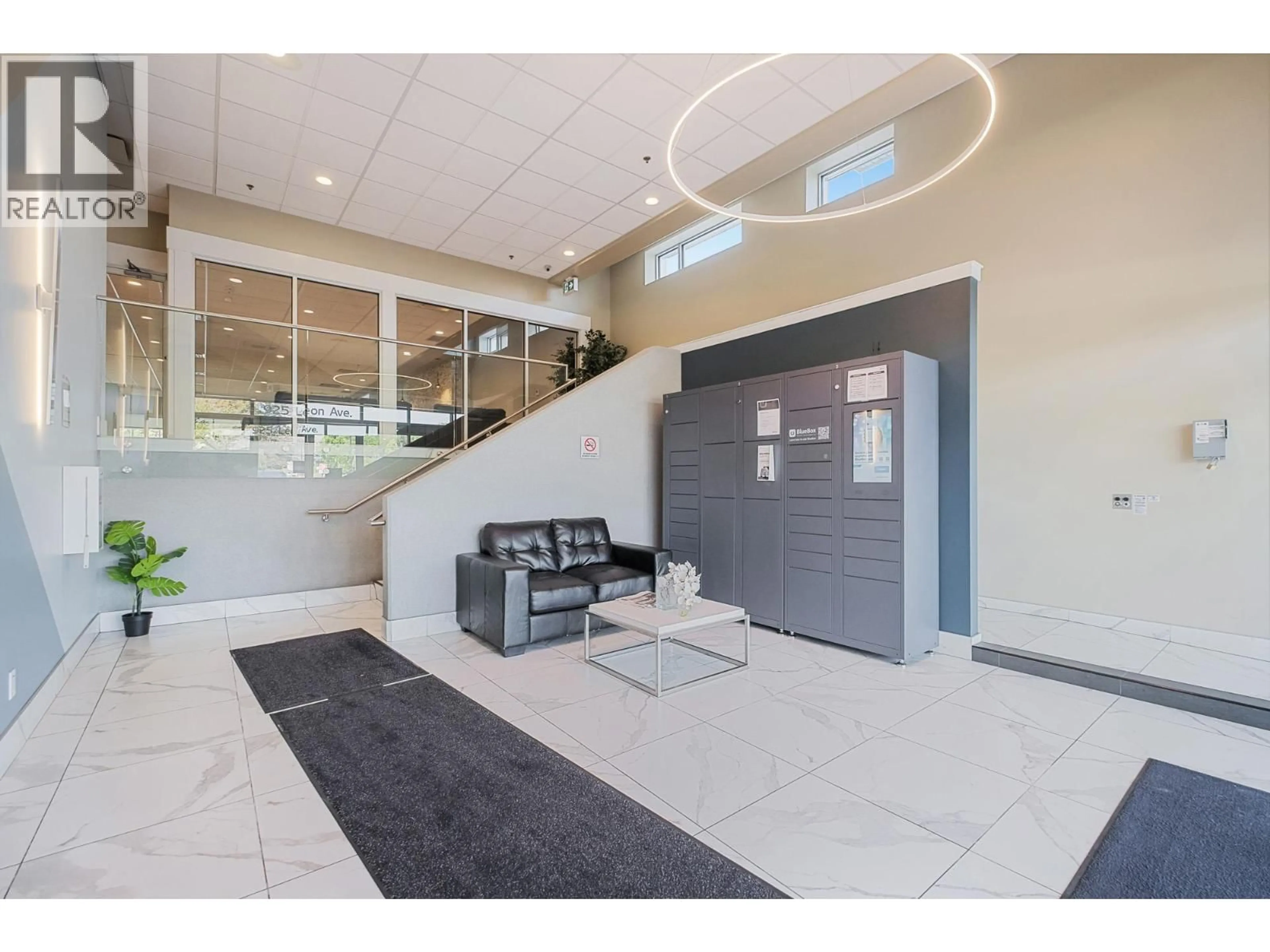 Indoor foyer for 311 - 925 LEON AVENUE, Kelowna British Columbia V1Y0E5