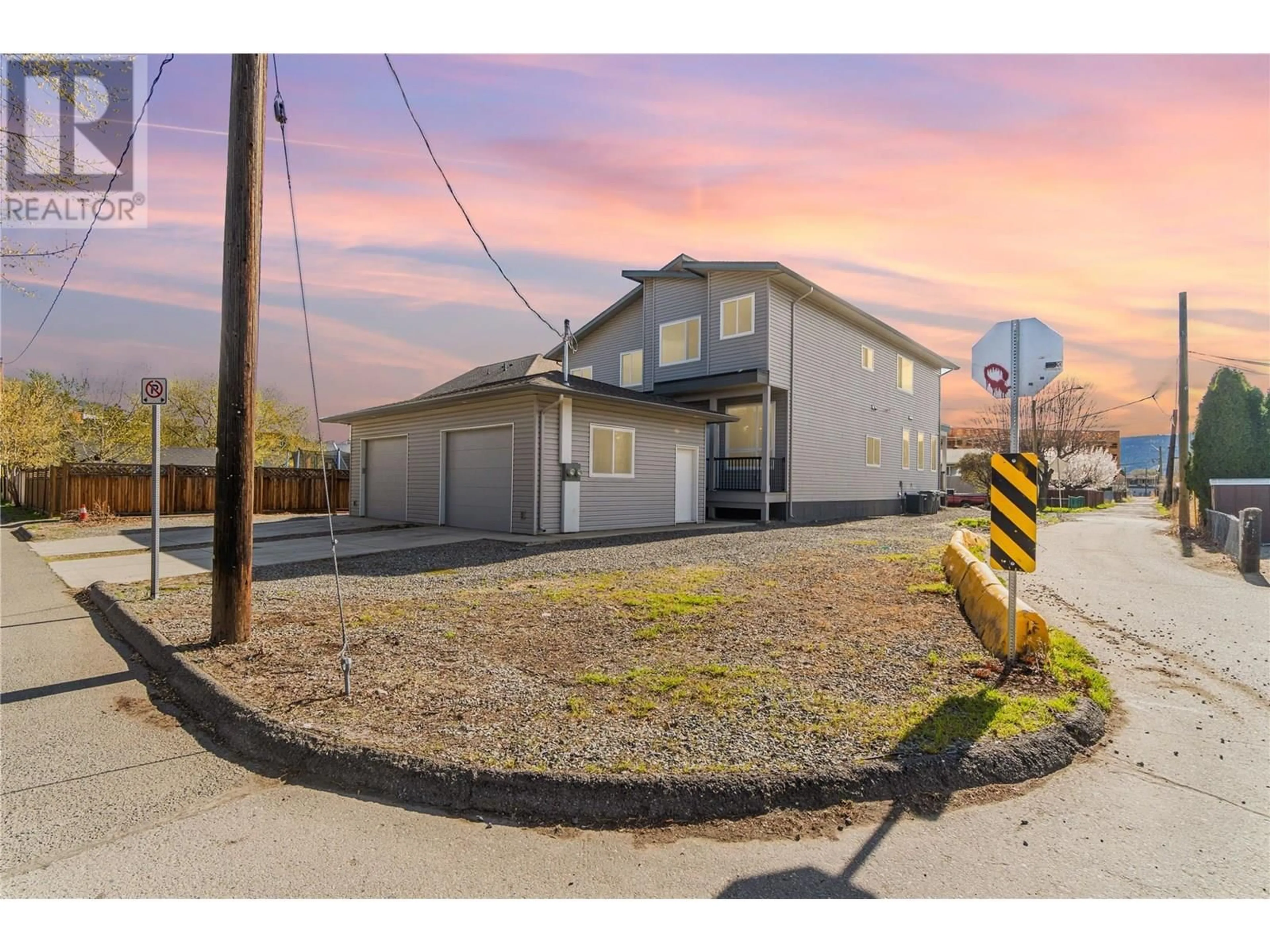 A pic from outside/outdoor area/front of a property/back of a property/a pic from drone, street for 156 WILLIAMS STREET, Kamloops British Columbia V2B3Z6