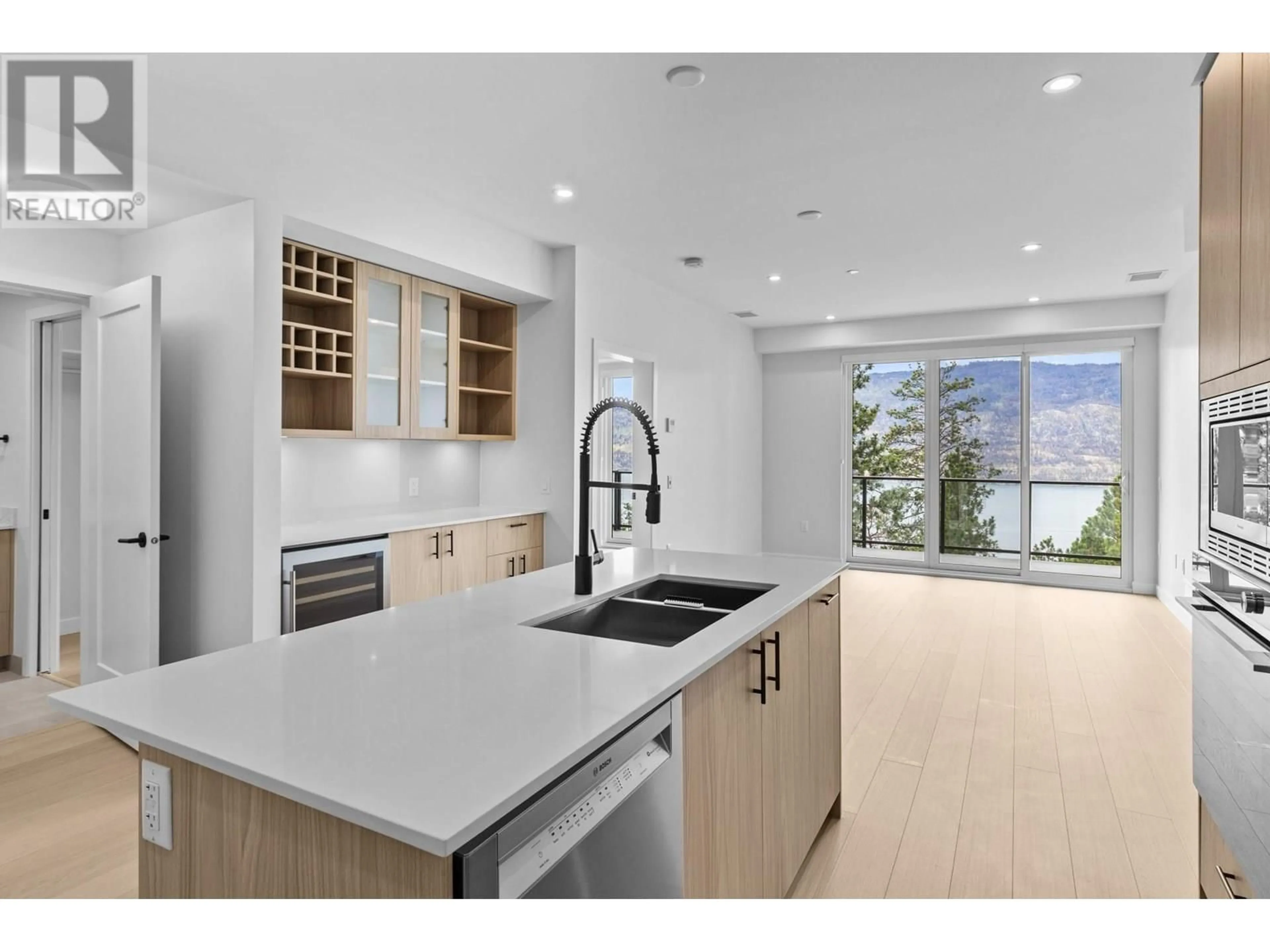 Open concept kitchen, ceramic/tile floor for 409 - 9654 BENCHLAND DRIVE, Lake Country British Columbia V4V1N3