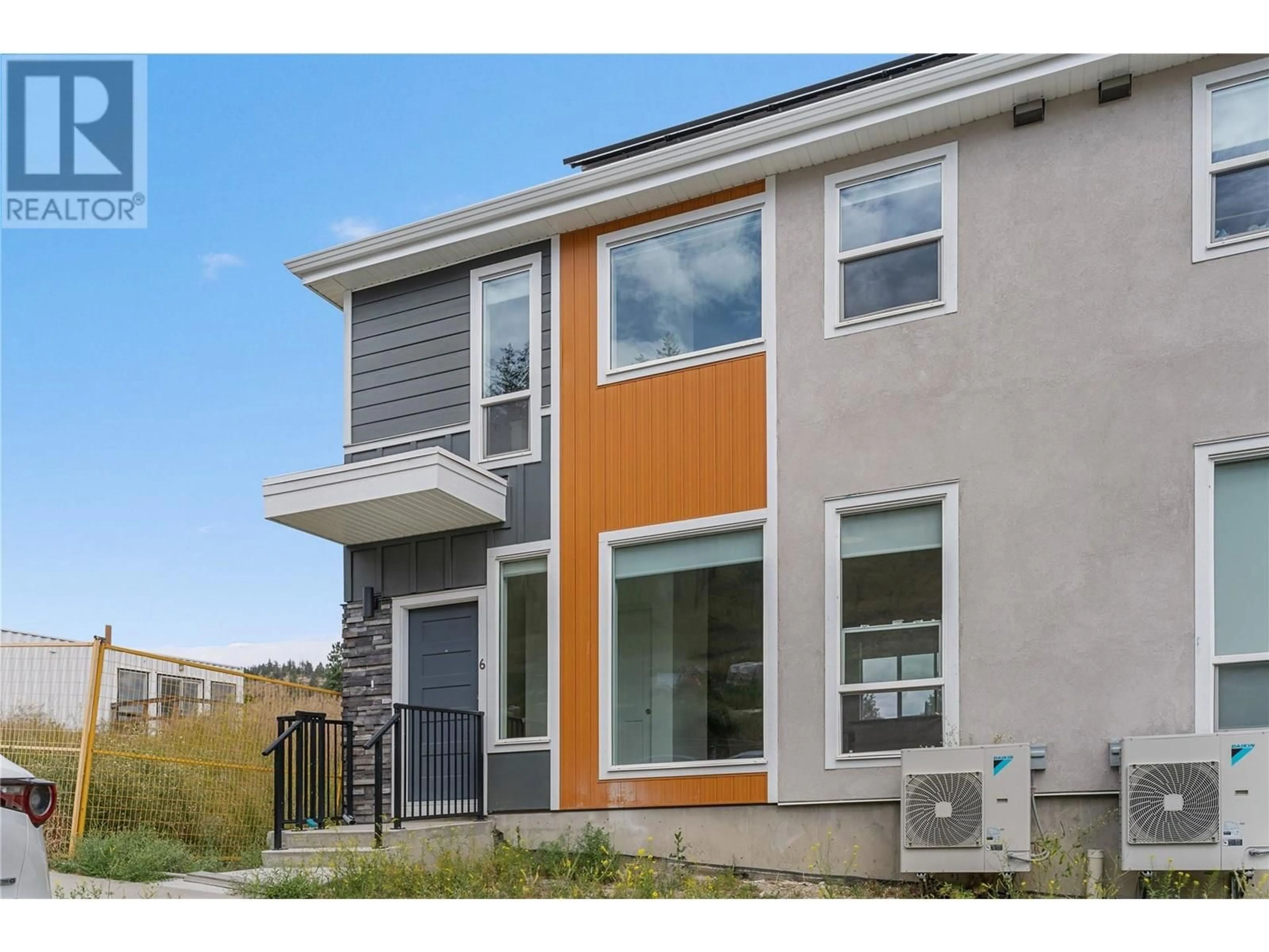 Home with vinyl exterior material, street for 6 - 685 BOYNTON PLACE, Kelowna British Columbia V1V2Z4