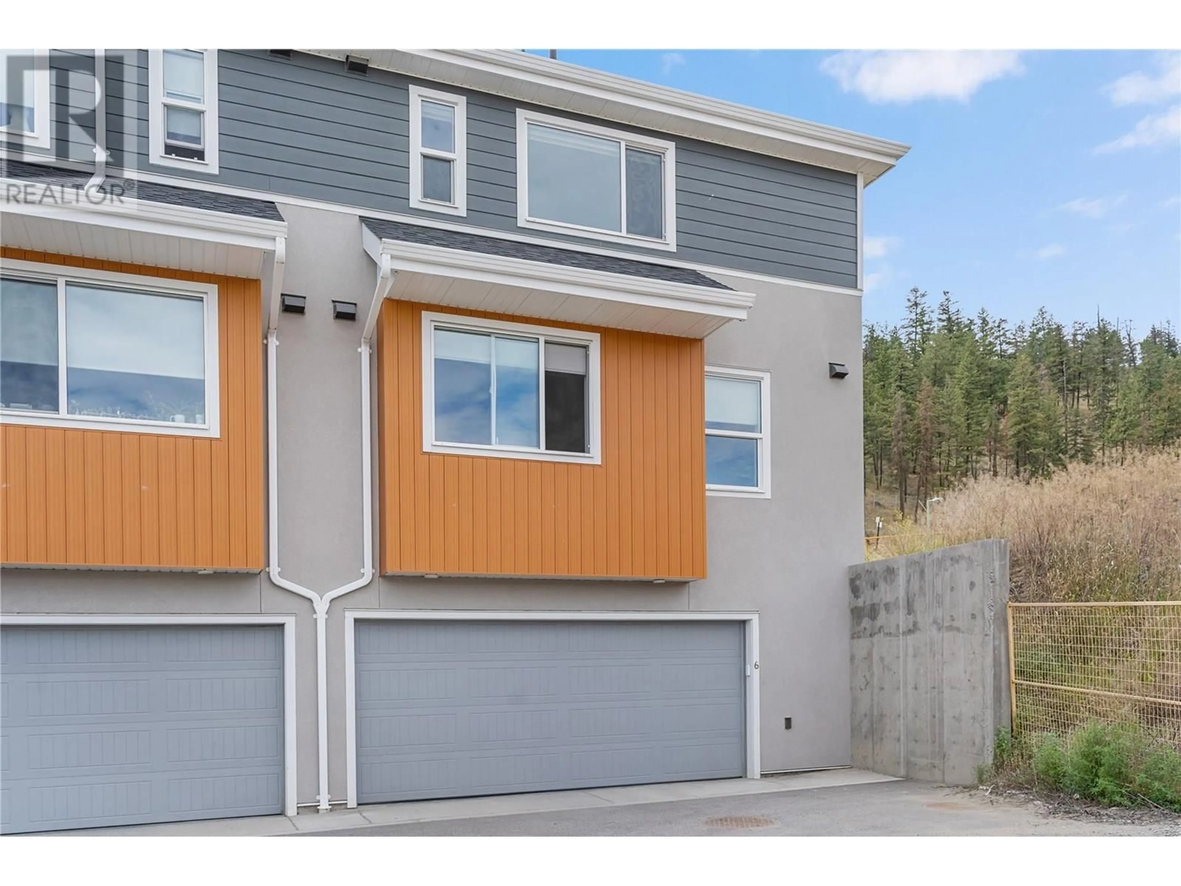 Home with vinyl exterior material, street for 6 - 685 BOYNTON PLACE, Kelowna British Columbia V1V2Z4