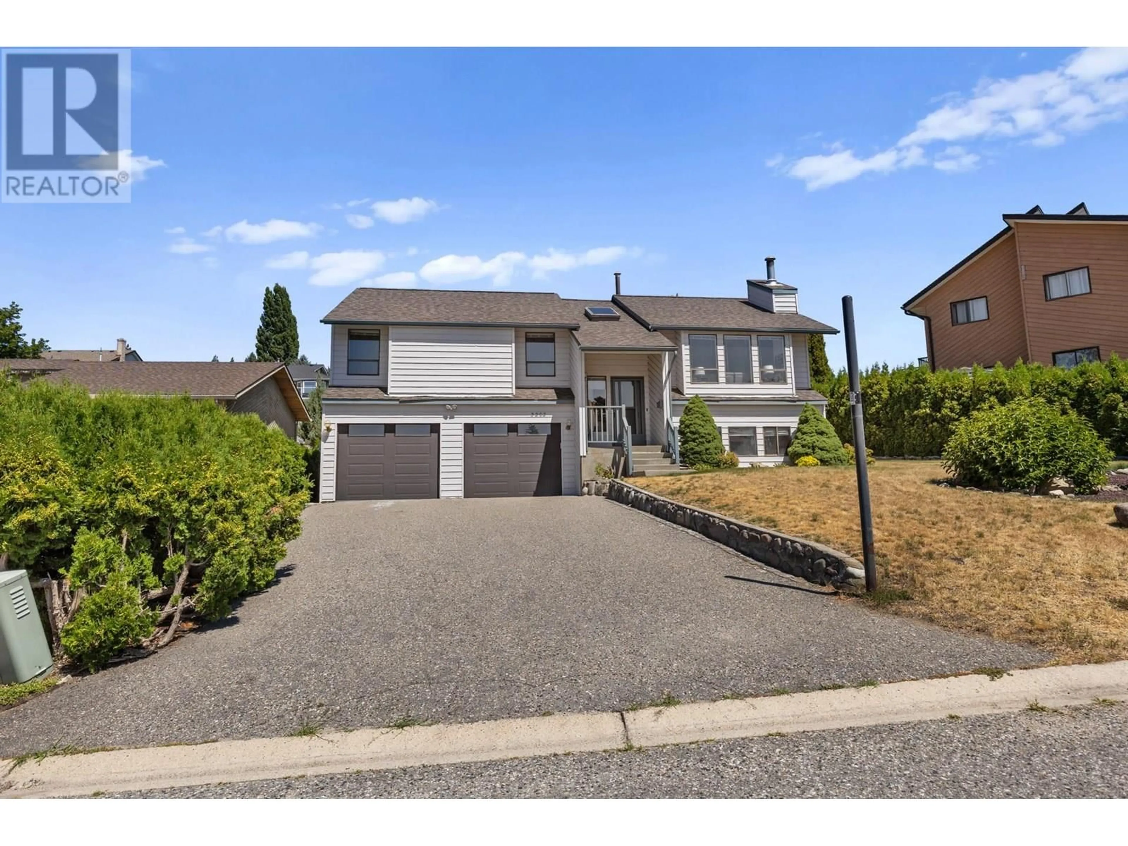 A pic from outside/outdoor area/front of a property/back of a property/a pic from drone, street for 3202 SUNSET PLACE, West Kelowna British Columbia V4T1S3