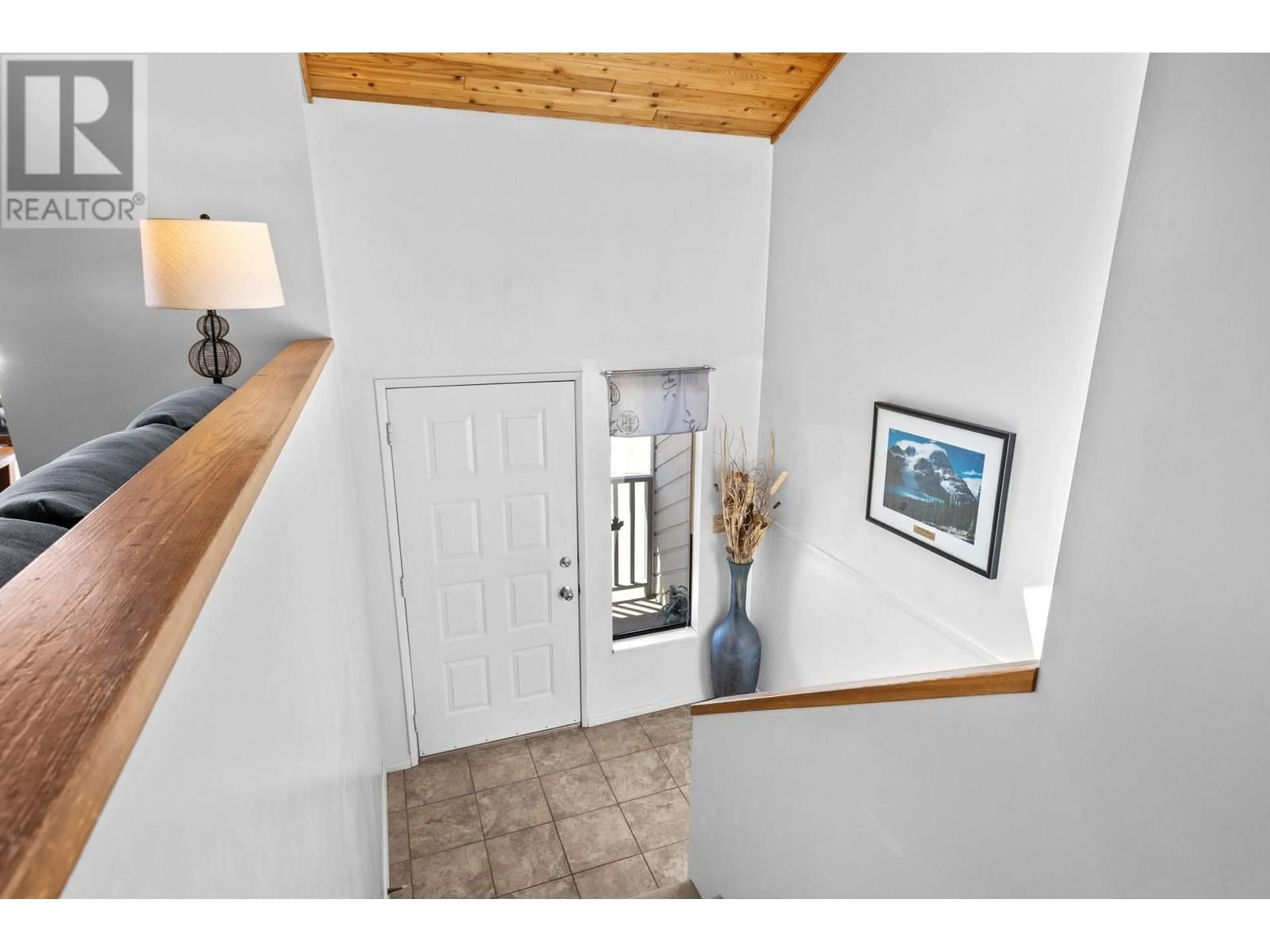 Indoor entryway for 3202 SUNSET PLACE, West Kelowna British Columbia V4T1S3