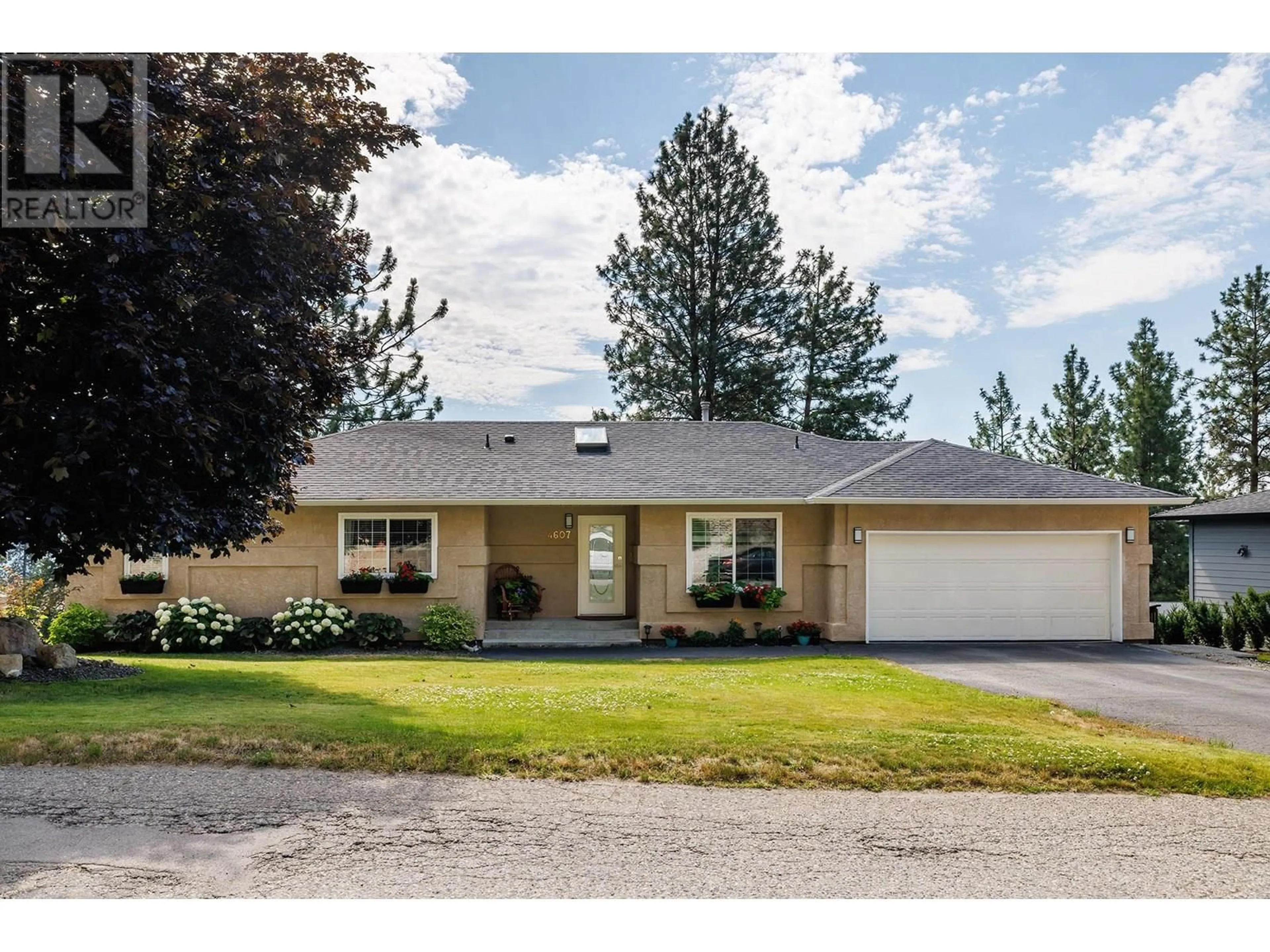 Home with vinyl exterior material, street for 4607 PONDEROSA DRIVE, Peachland British Columbia V0H1X5