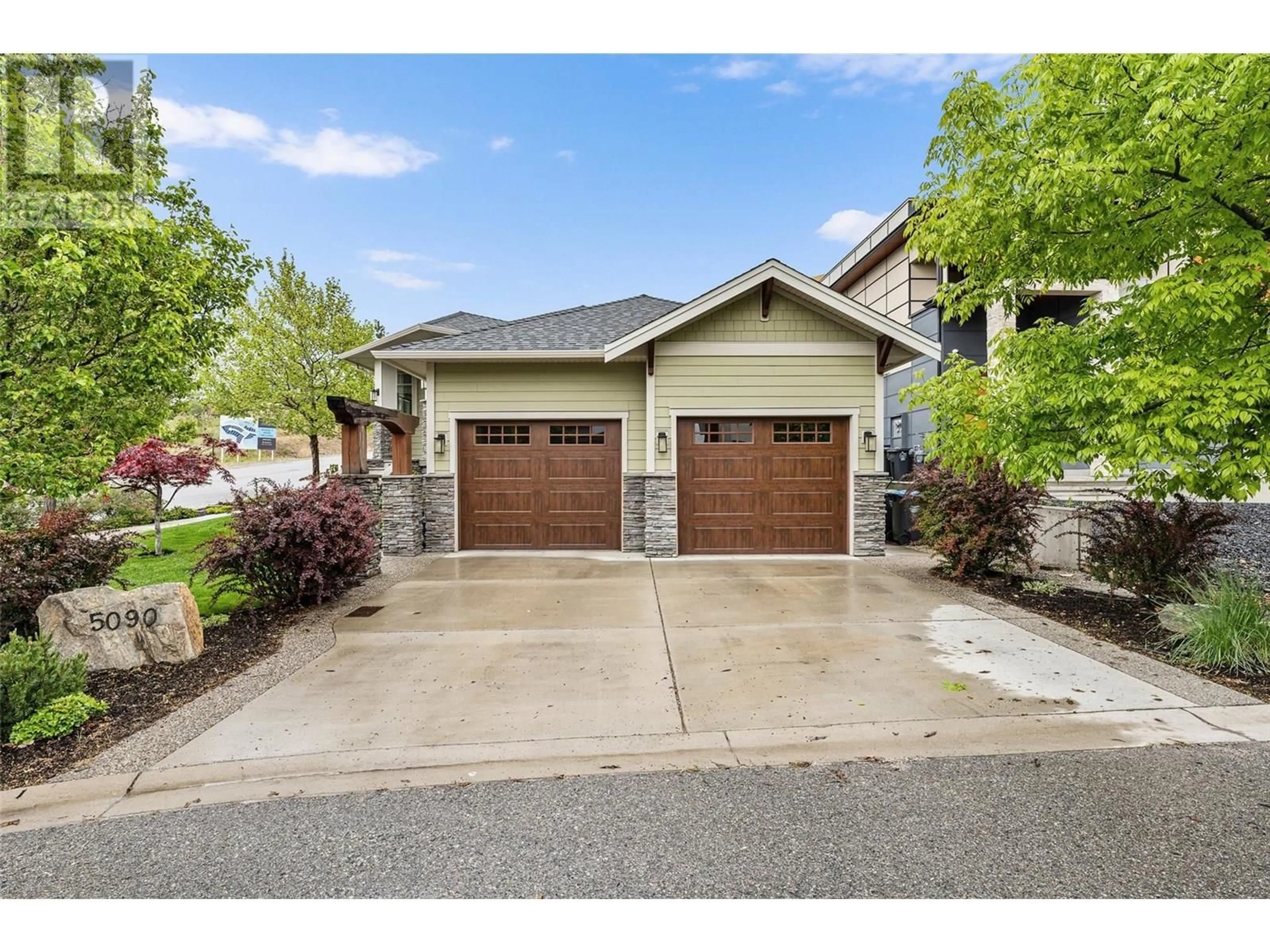 Indoor garage for 5090 TWINFLOWER CRESCENT, Kelowna British Columbia V1W5L8